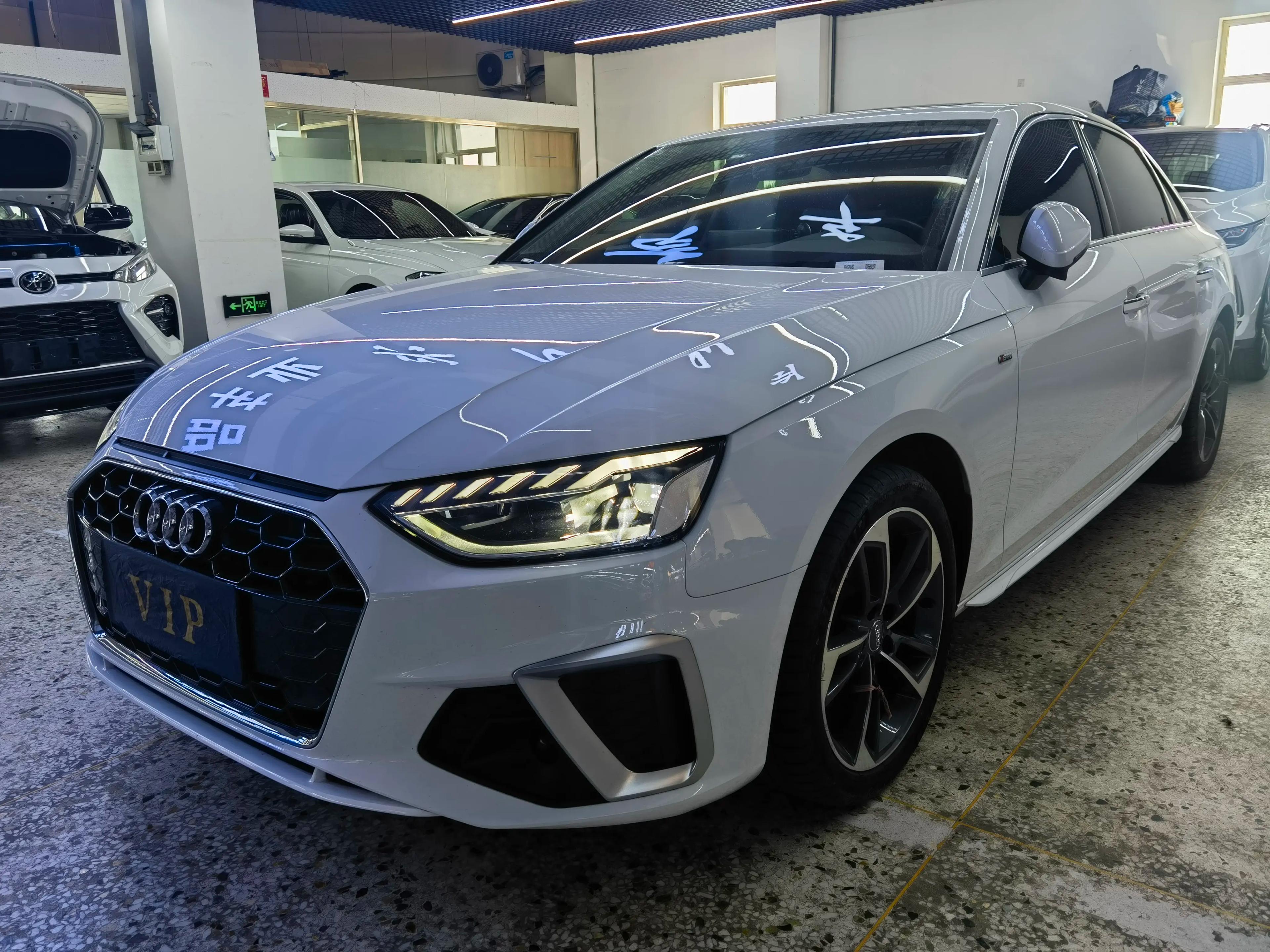 Audi A4L 2021 г. 42129 км.