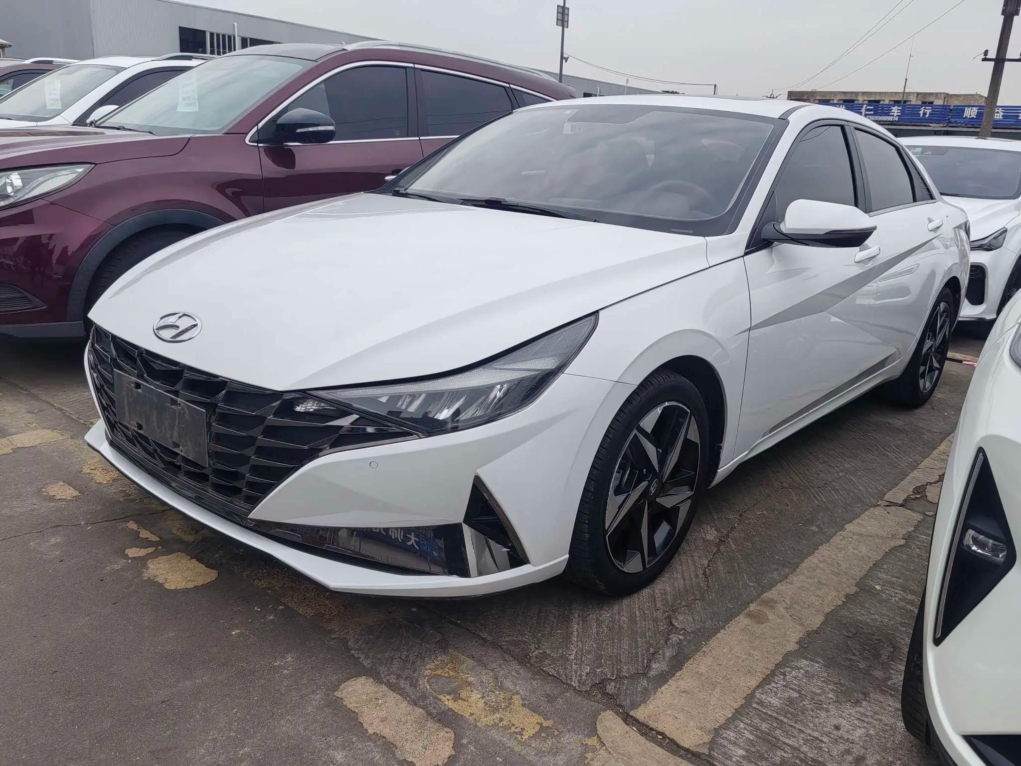 Hyundai Elantra 2021 г. 67036 км.
