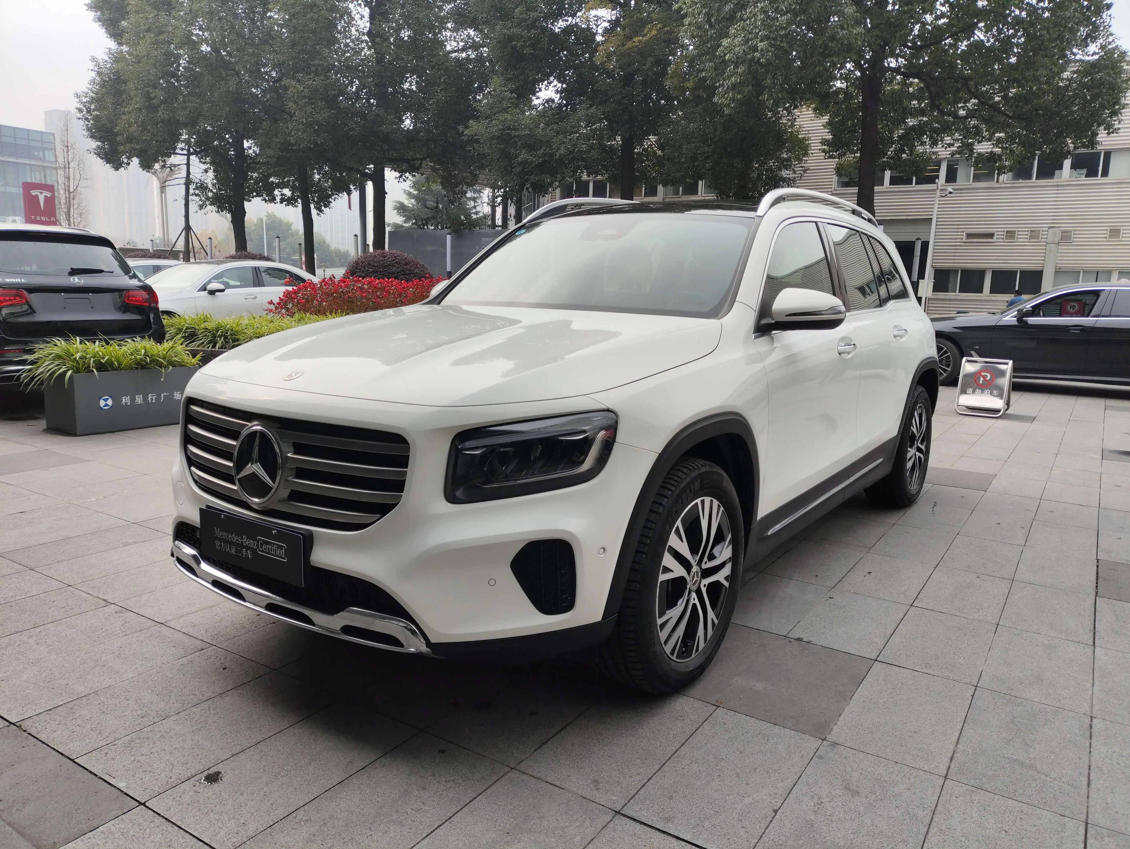 Mercedes-Benz GLB 2025 г. 15062 км.