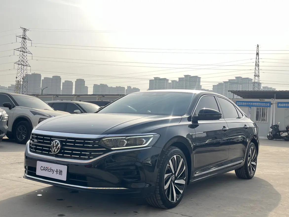Volkswagen Passat 2024 г. 38020 км.