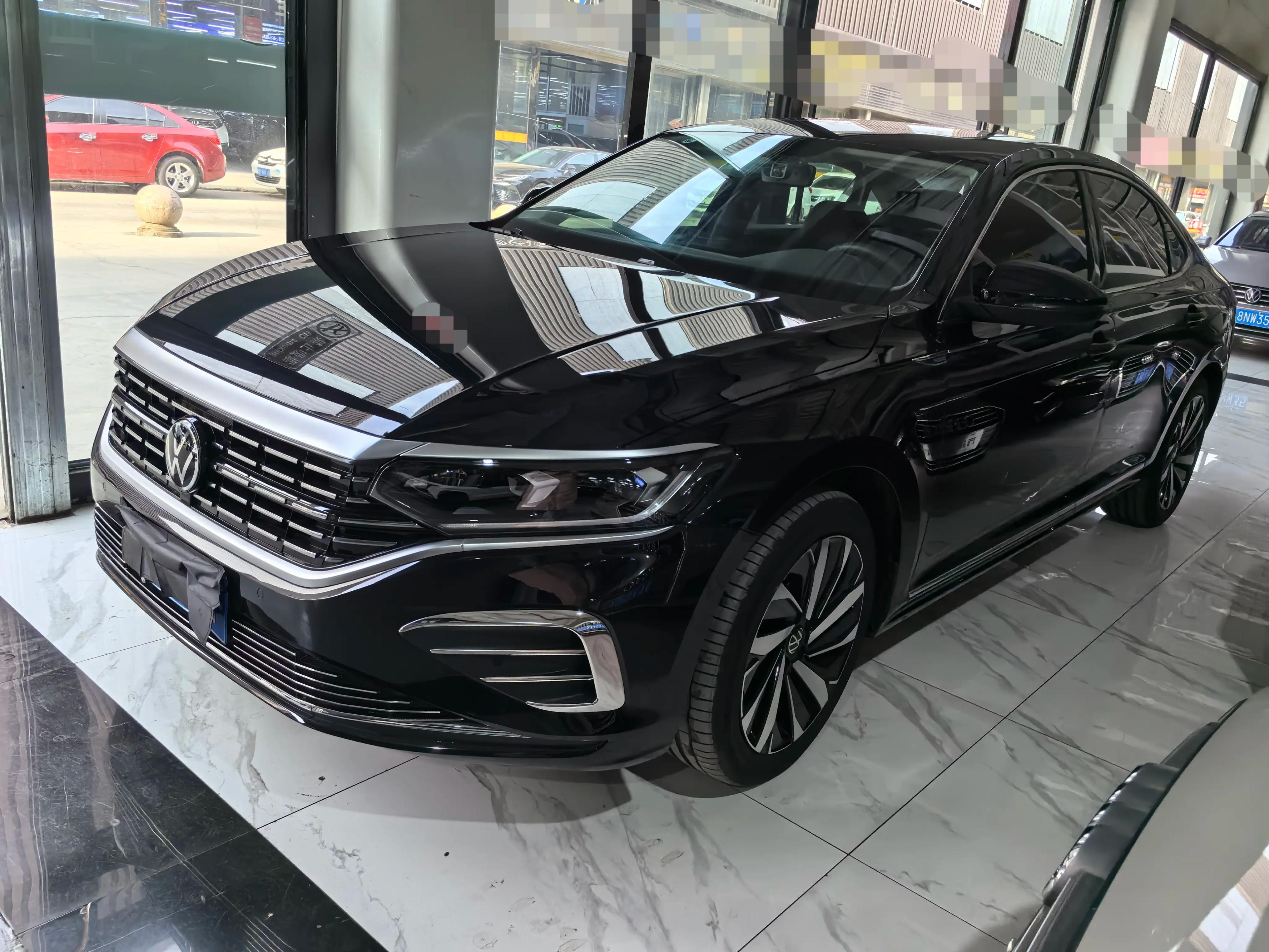 Volkswagen Passat 2024 г. 6025 км.