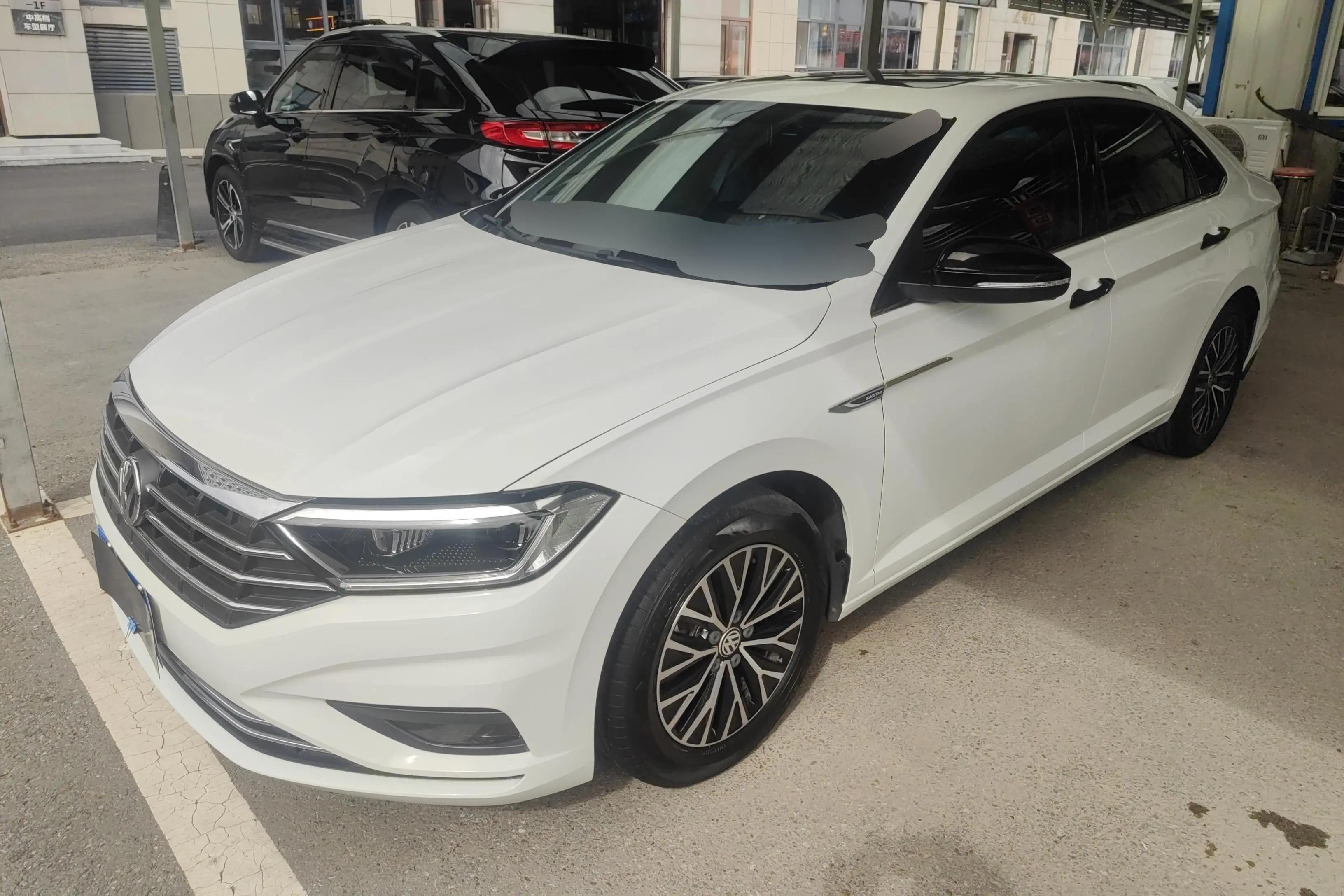 Volkswagen Sagitar 2021 г. 59612 км.