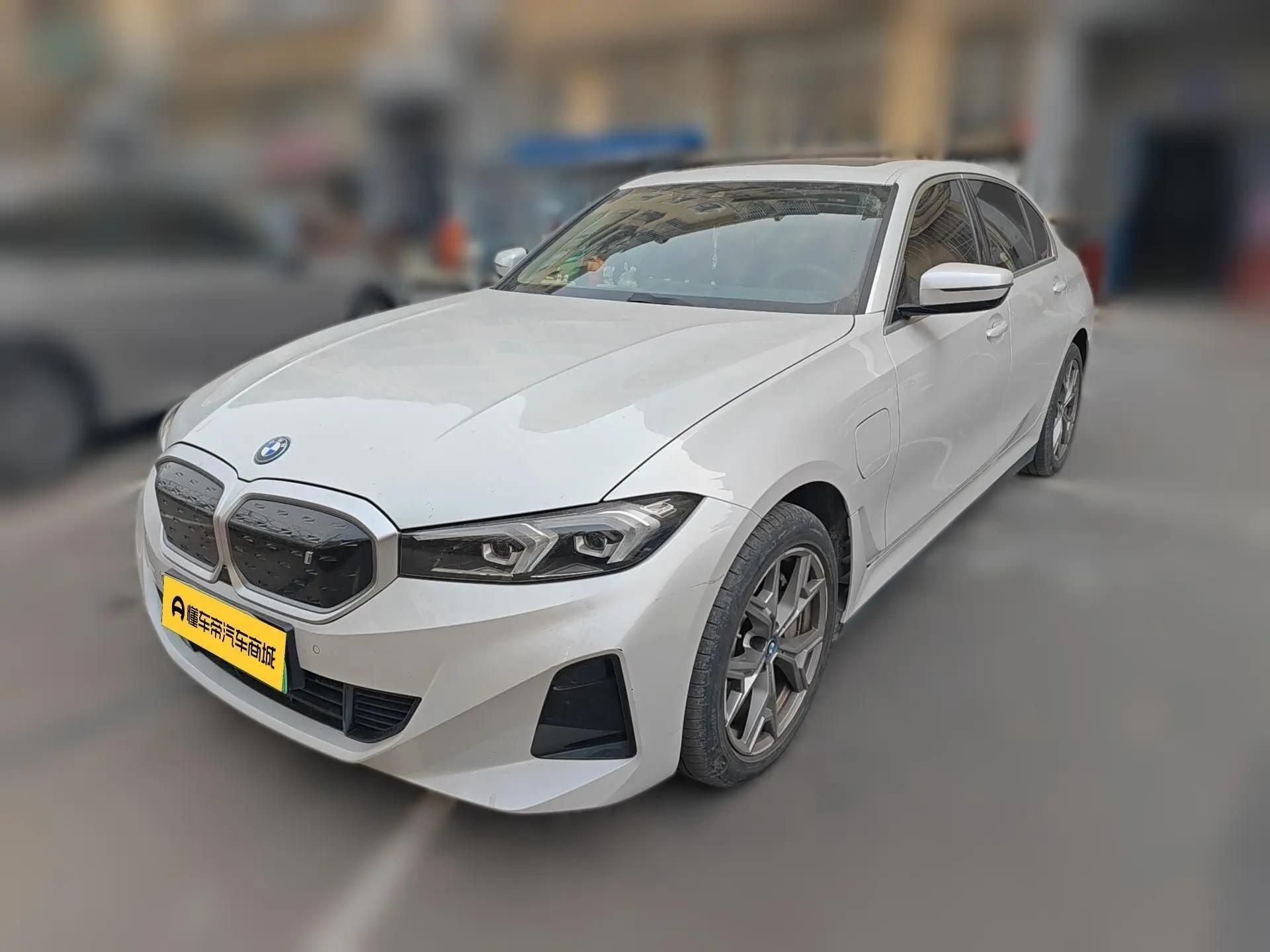 BMW i3 2023 г. 38324 км.