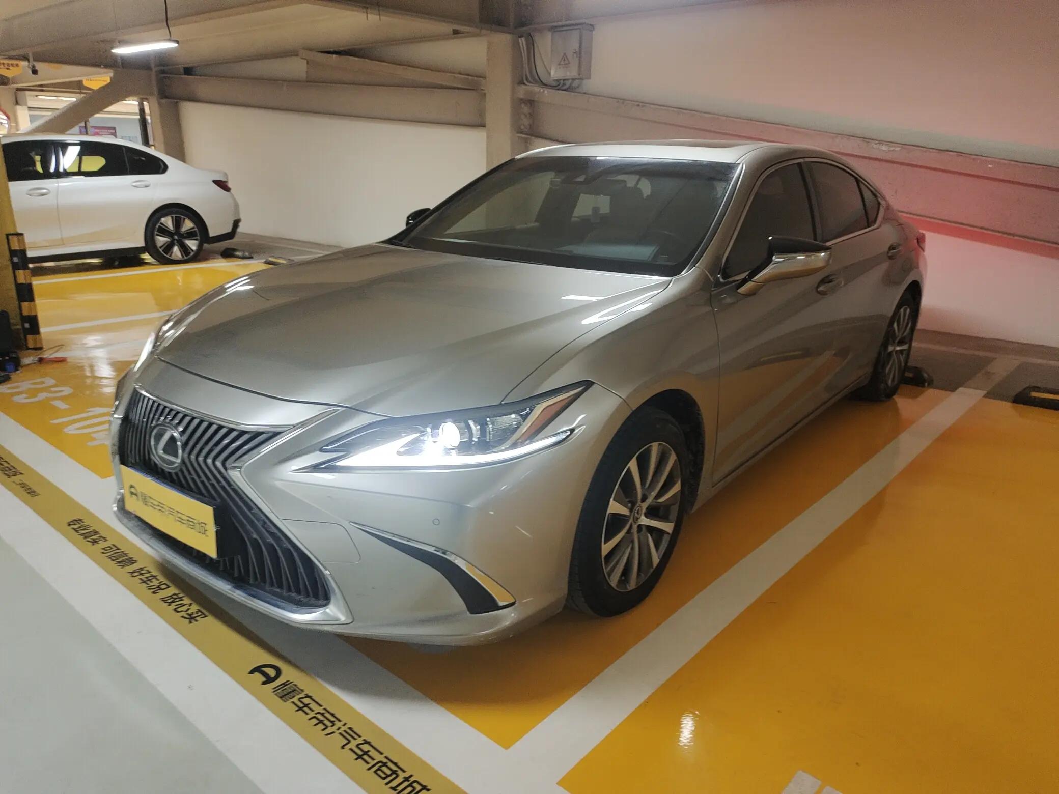 Lexus ES 2021 г. 77023 км.