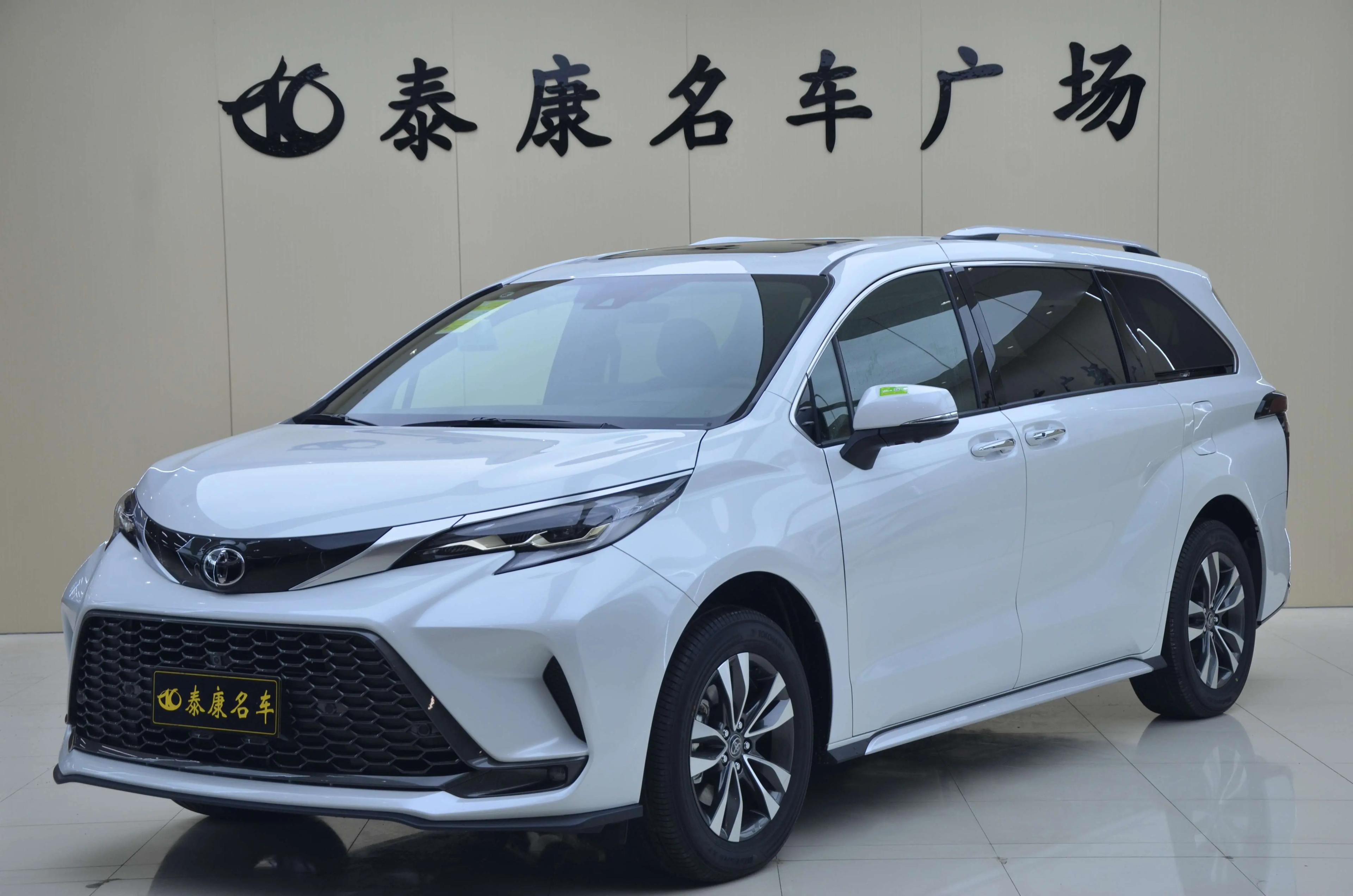 Toyota RAV4 2.5hyb 4WD CVT (222 л.с.) 2025 г. 103 км