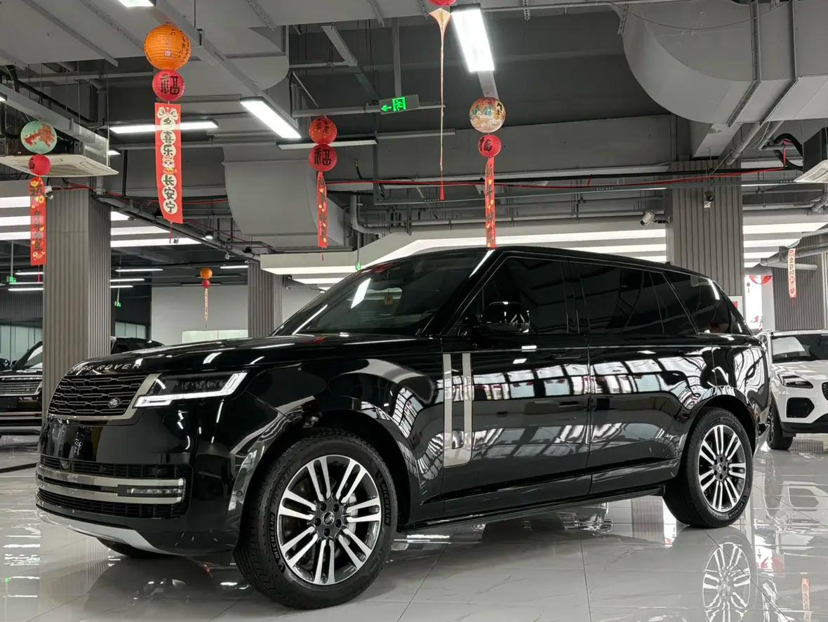 Land Rover Range rover 2023 г. 92140 км.