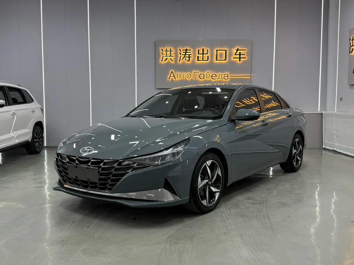 Hyundai Elantra 2022 г. 28050 км.