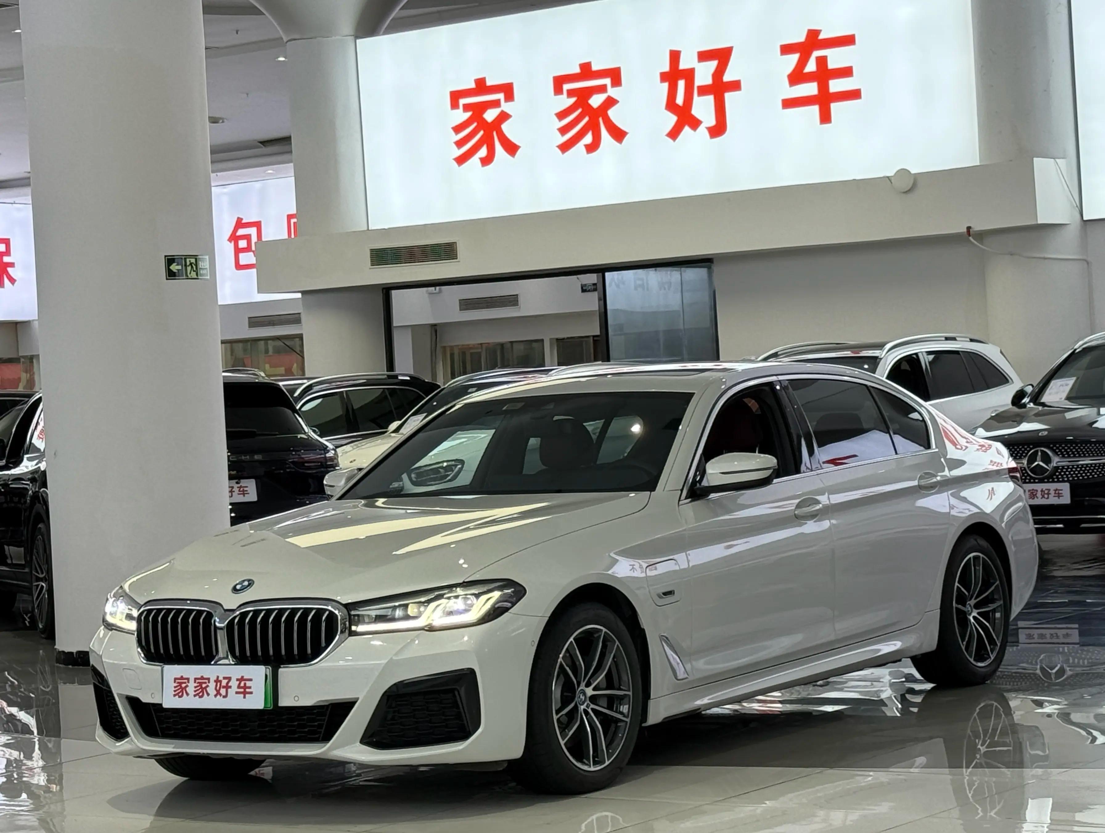 BMW 5 Series PHEV 2022 г. 54094 км.