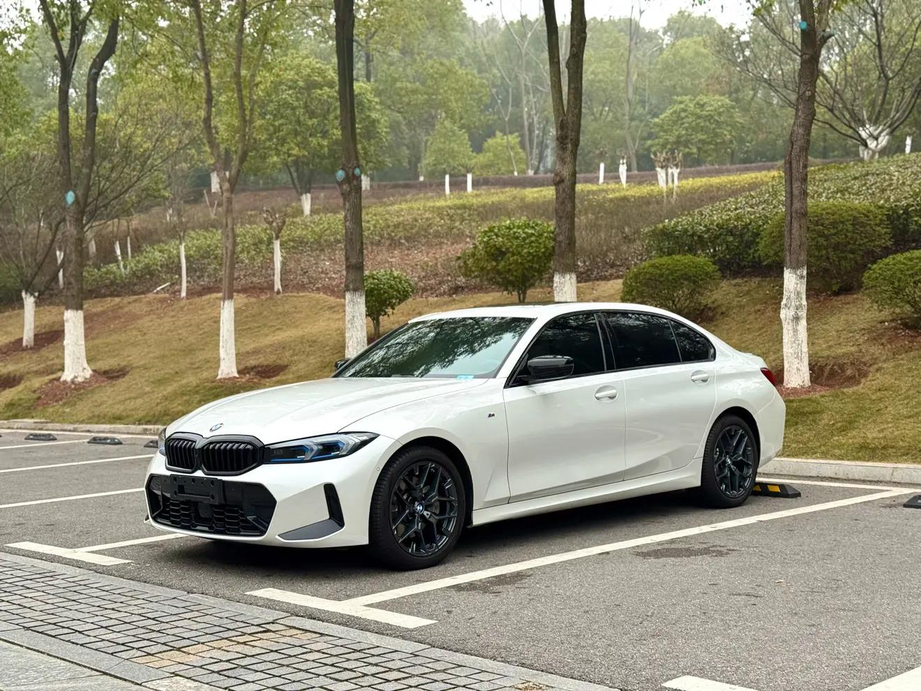 BMW 3 Series 2024 г. 8086 км.