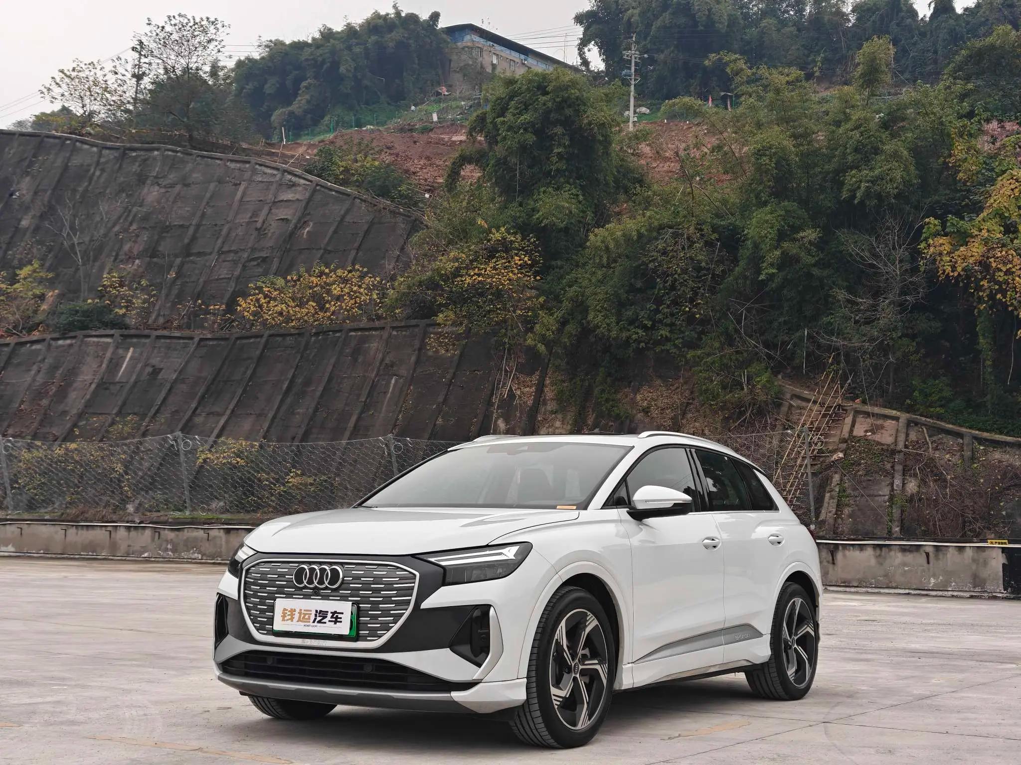 Audi Q4 e-tron 2025 г. 9794 км.