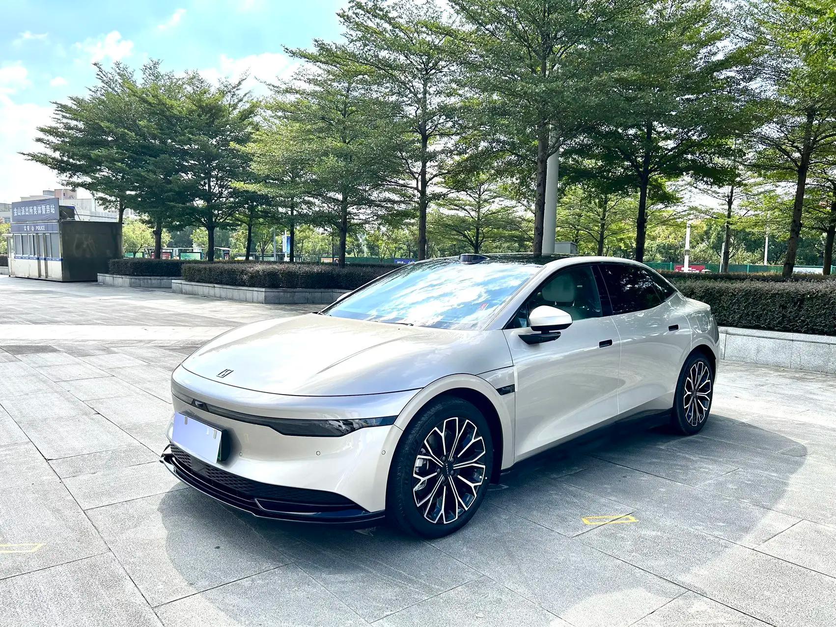 ZEEKR 007 2024 г. 10035 км.