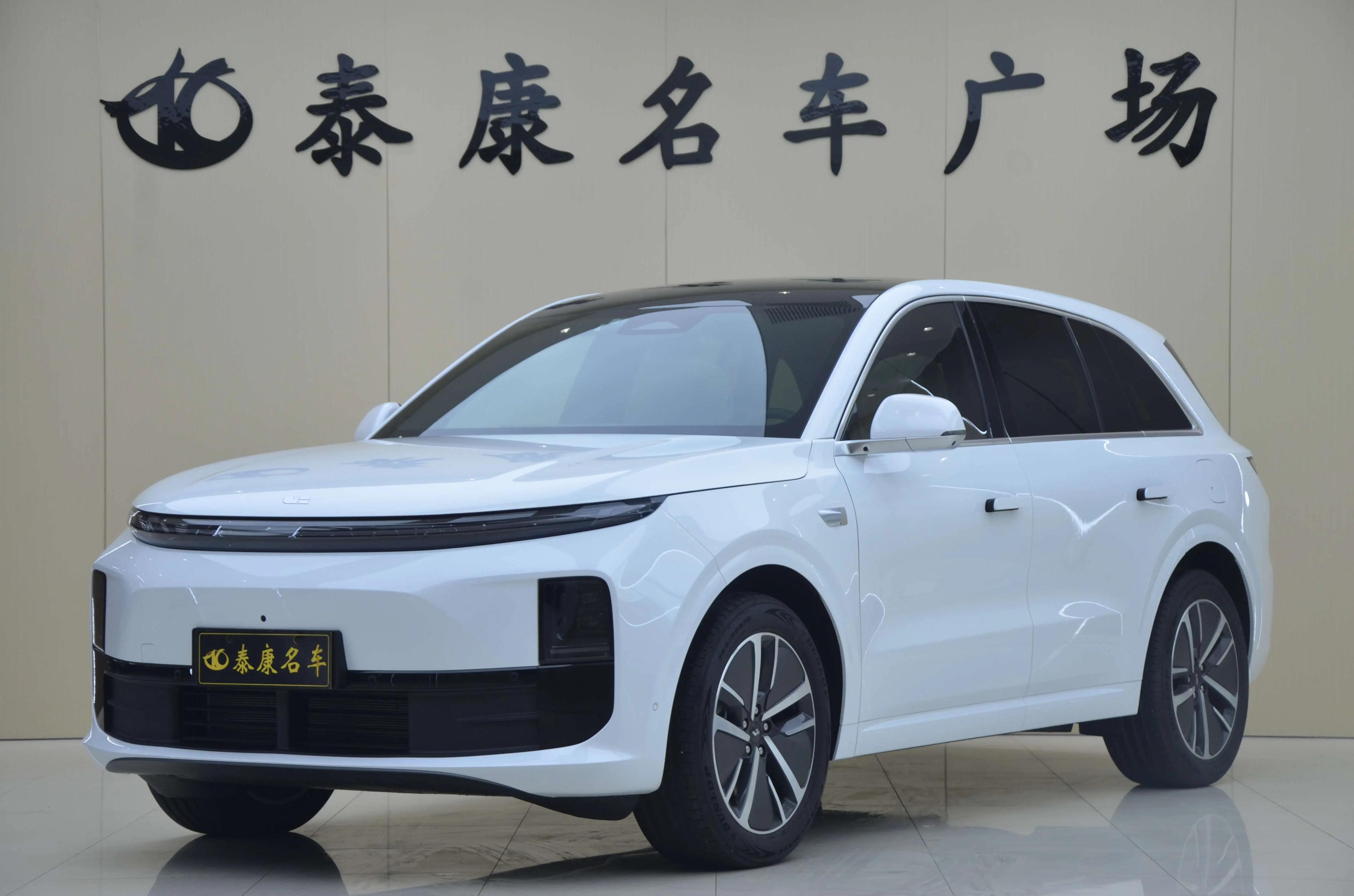 Lixiang L6 2025 г. 4078 км.
