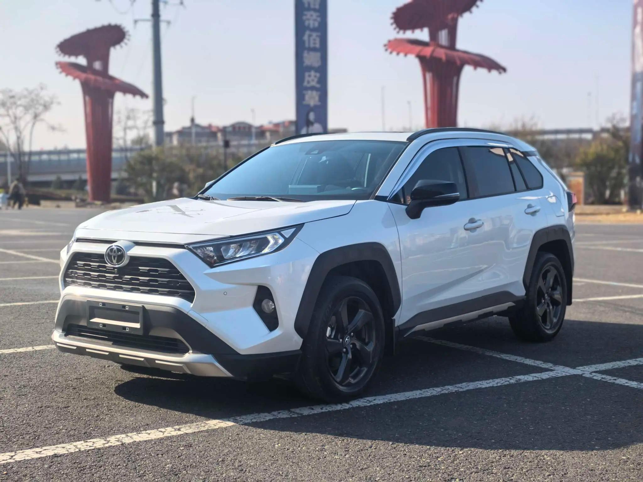 Toyota RAV4 2022 г. 37533 км.