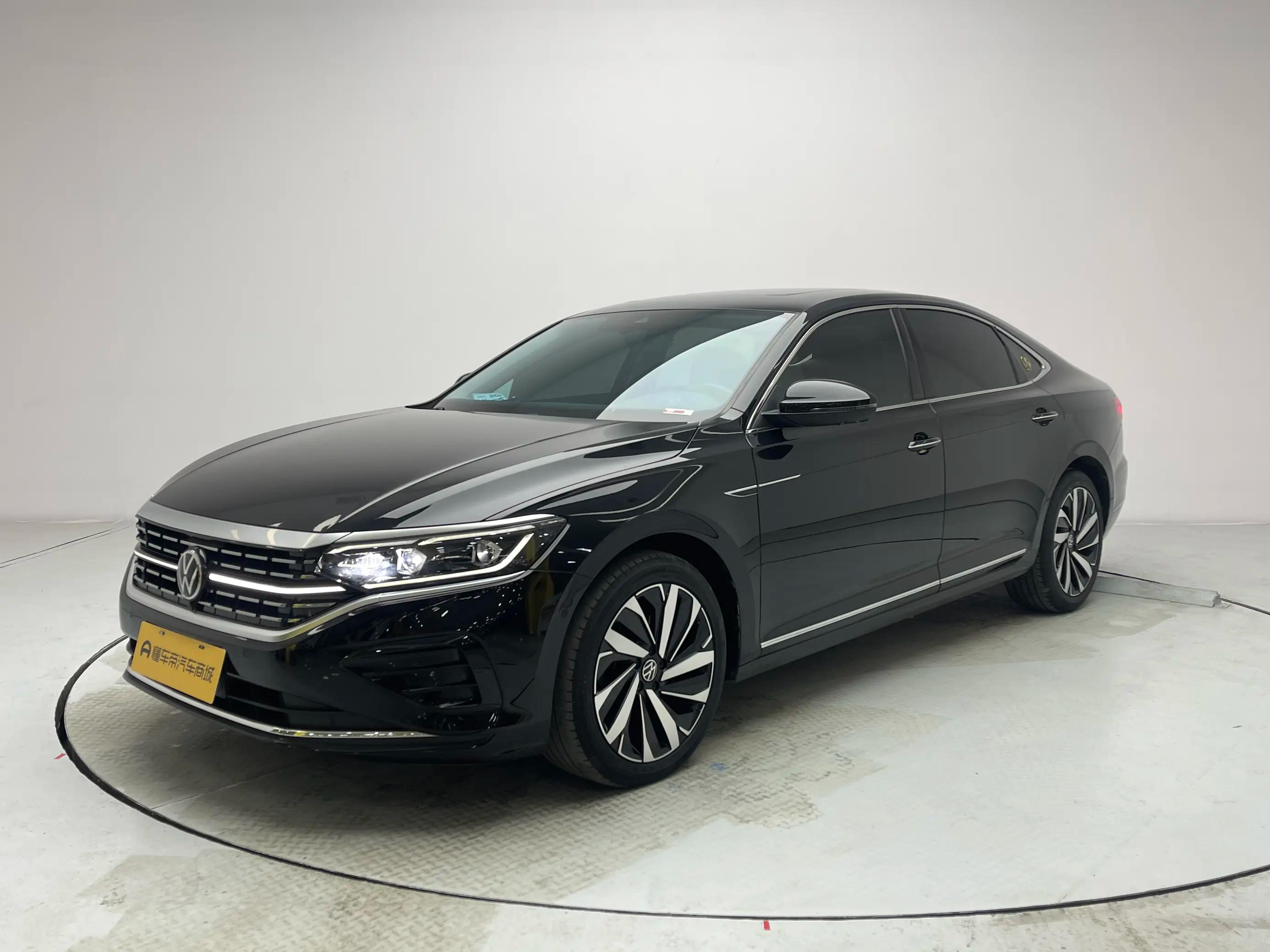 Volkswagen Passat 2023 г. 43304 км.