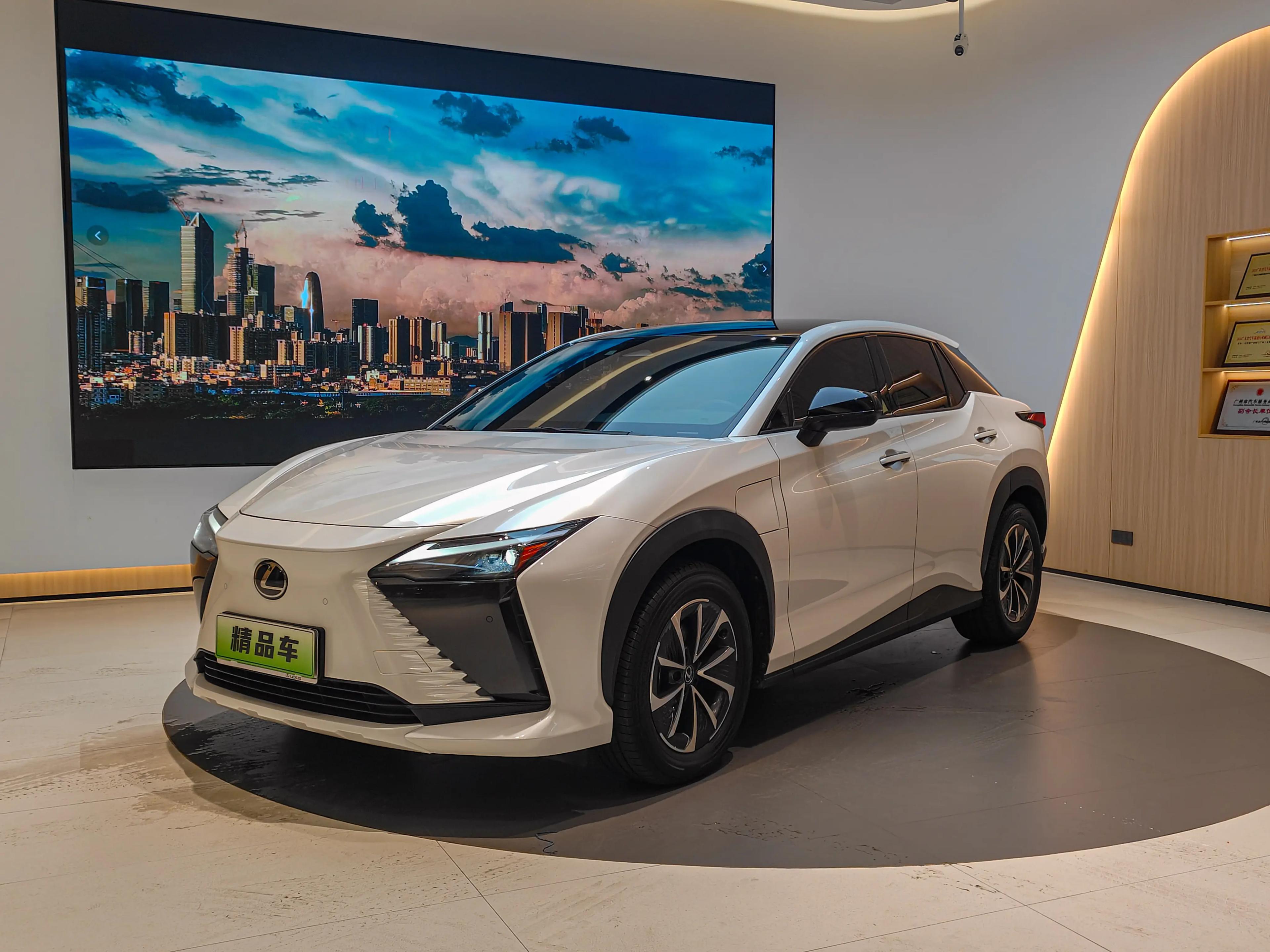 Lexus RZ 2023 г. 34089 км.