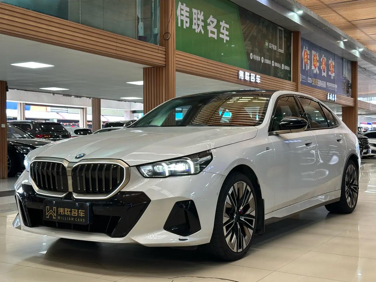 BMW 5 Series 2024 г. 6001 км.