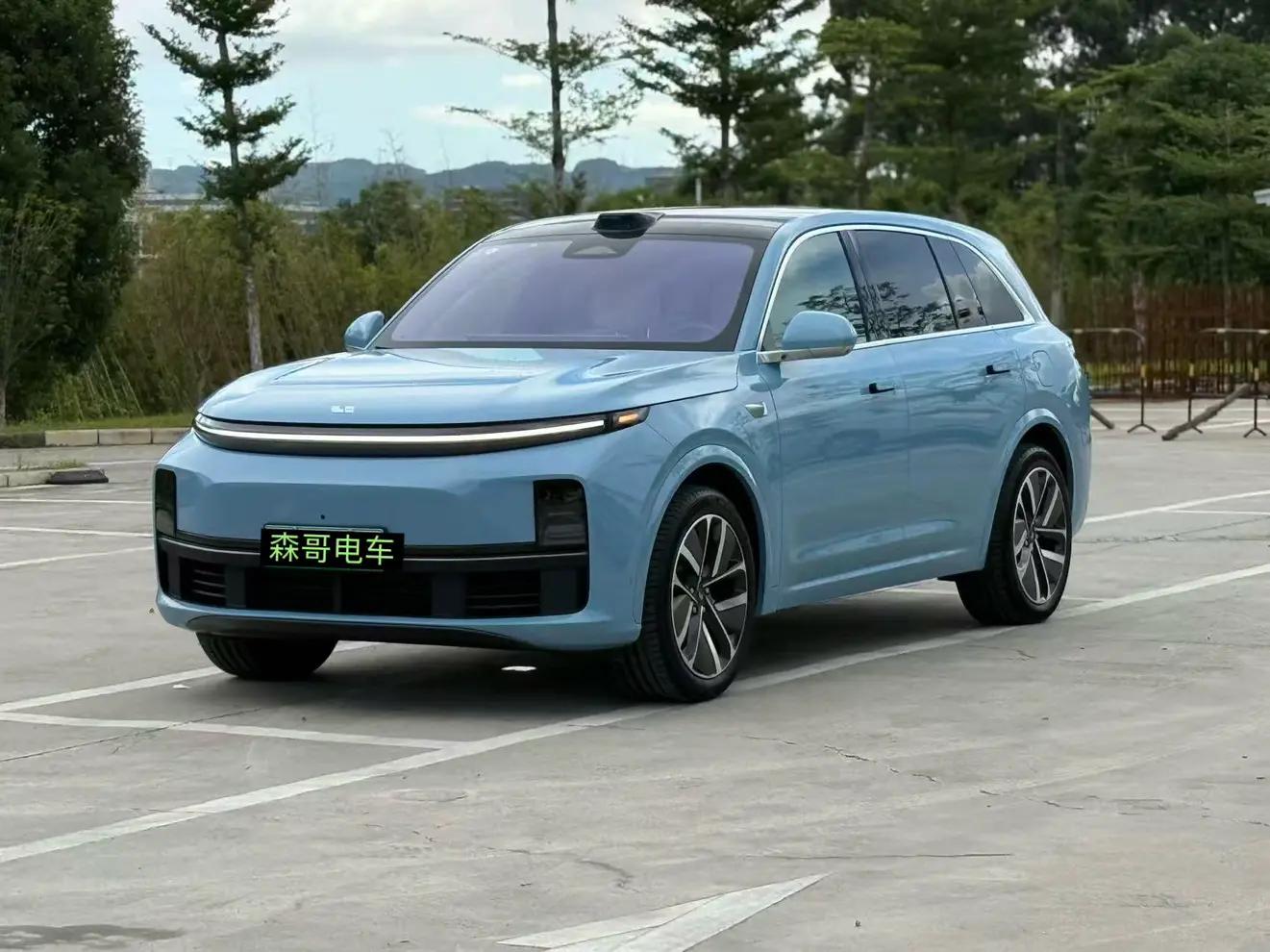 Lixiang L7 2024 г. 20123 км.