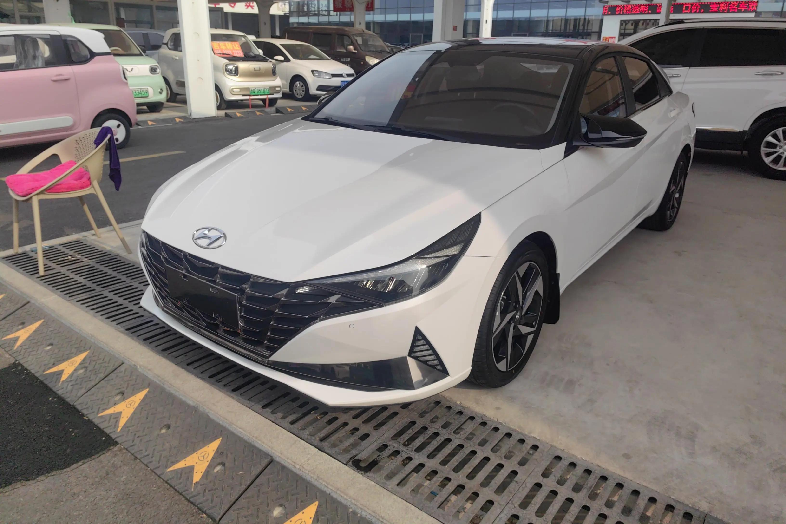 Hyundai Elantra 2021 г. 45248 км.