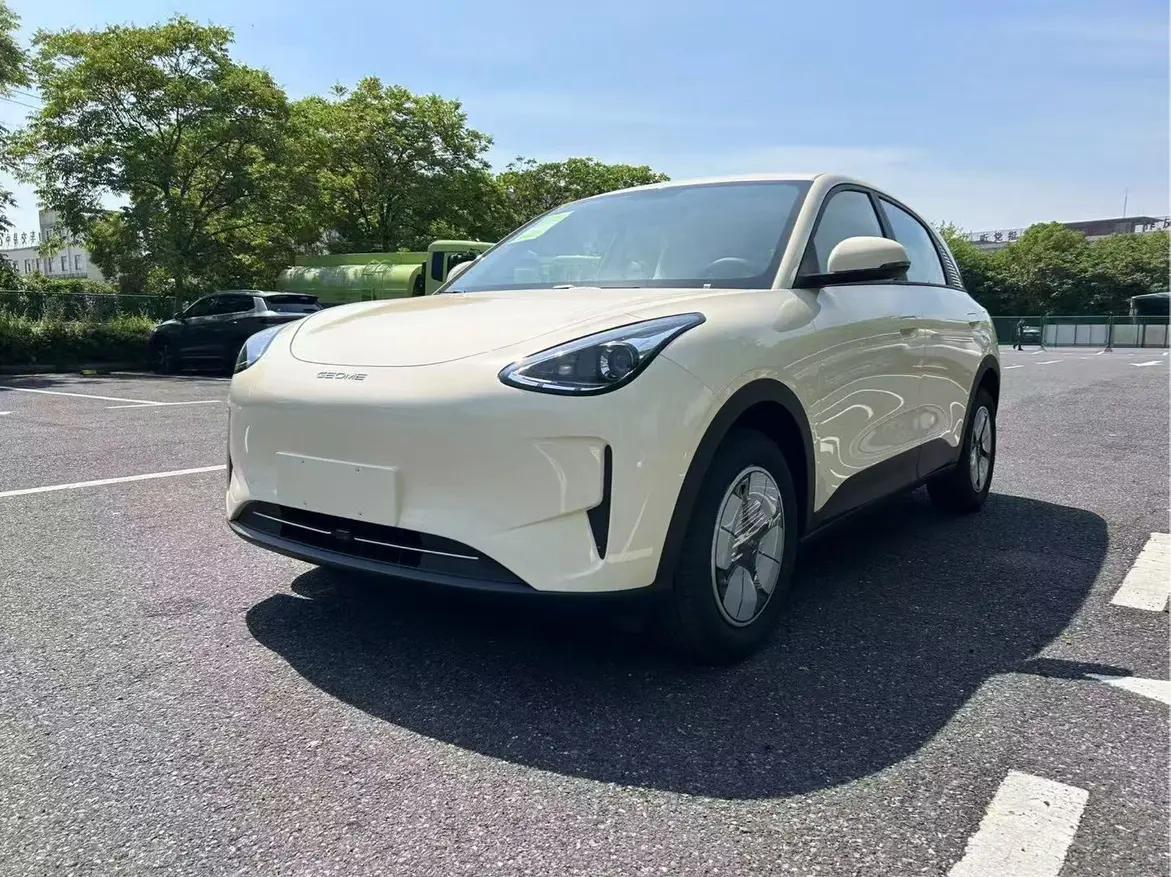 Geely Galaxy E8 AT (272 л.с.) 2025 г. 106 км