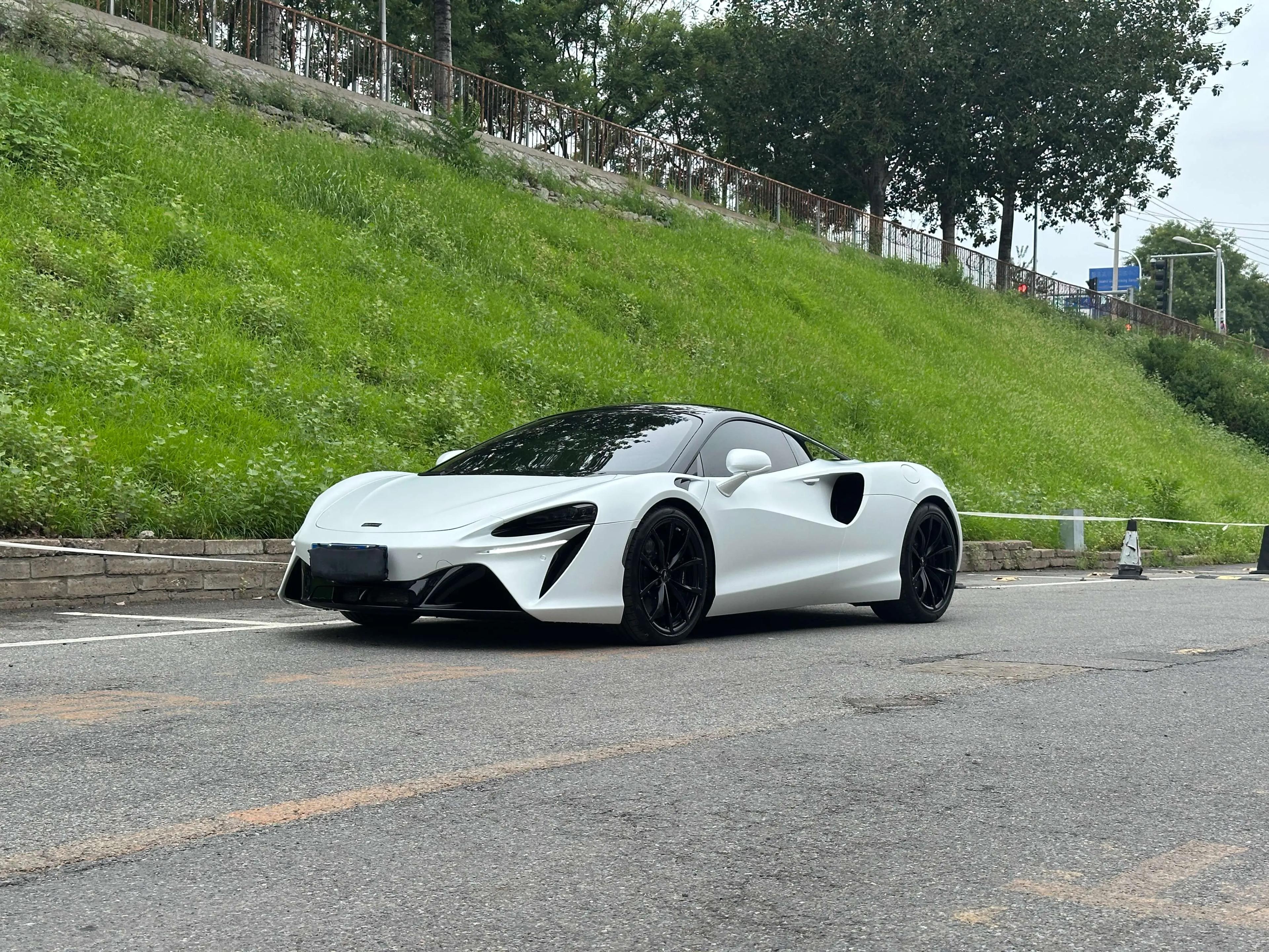 McLaren Artura 2023 г. 7121 км.