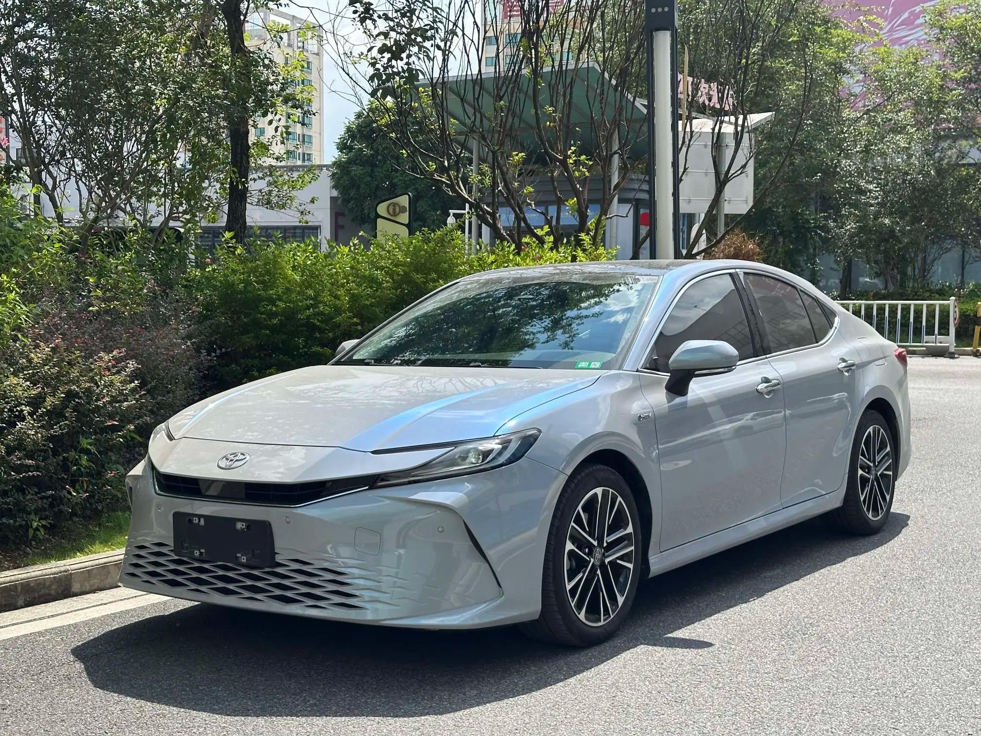 Toyota Camry 2024 г. 8049 км.