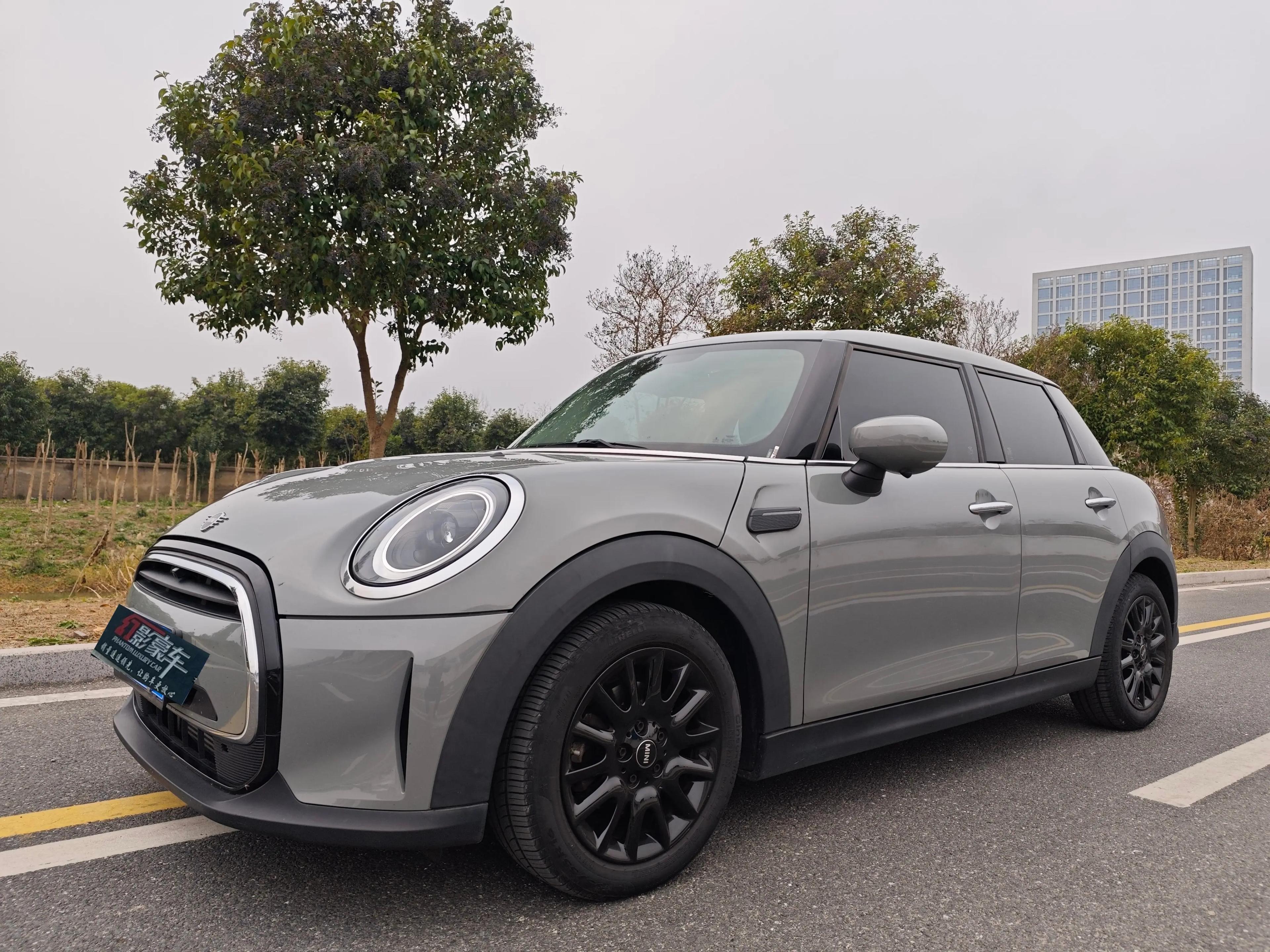 MINI 2022 г. 21127 км.