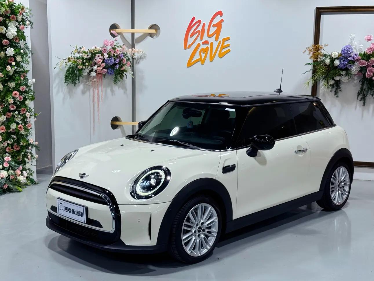 MINI 2022 г. 23926 км.