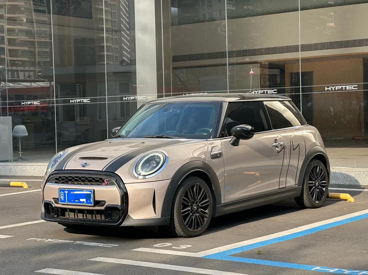 MINI 2022 г. 72125 км.