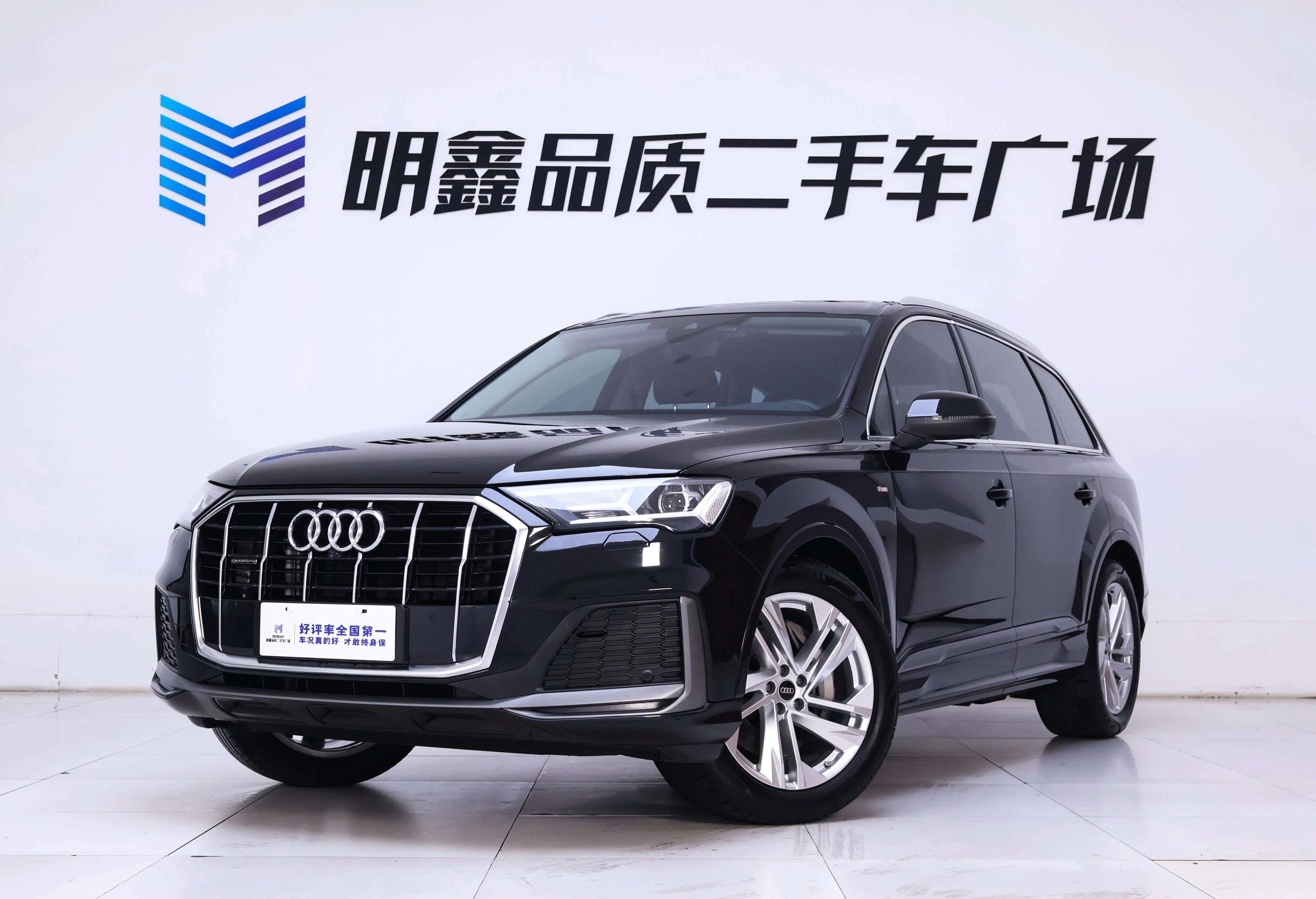 Audi Q7 2023 г. 12637 км.