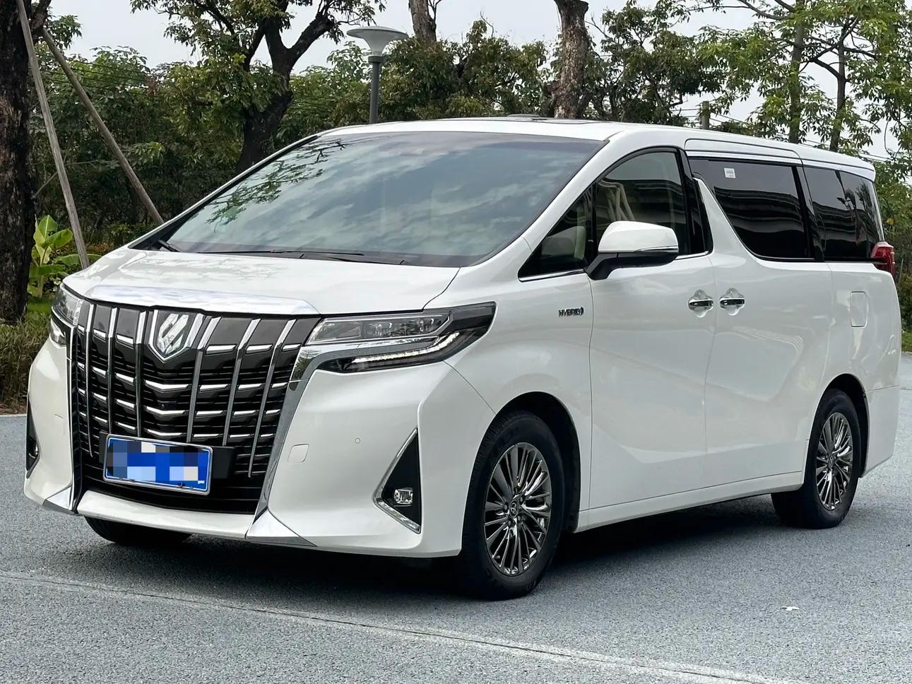 Toyota Alphard 2021 г. 73148 км.