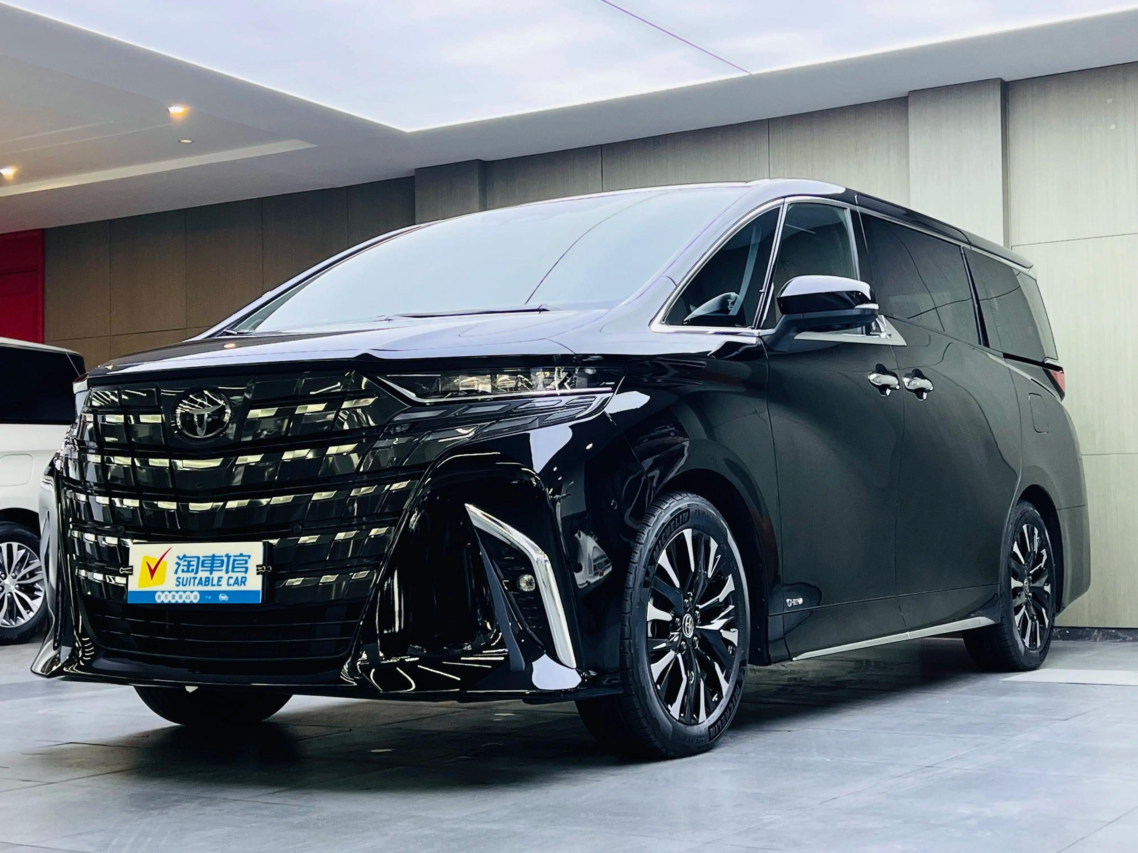 Toyota Alphard 2023 г. 19147 км.
