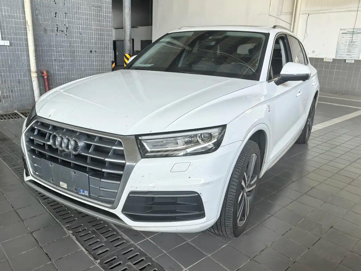 Audi Q5L 2021 г. 56442 км.