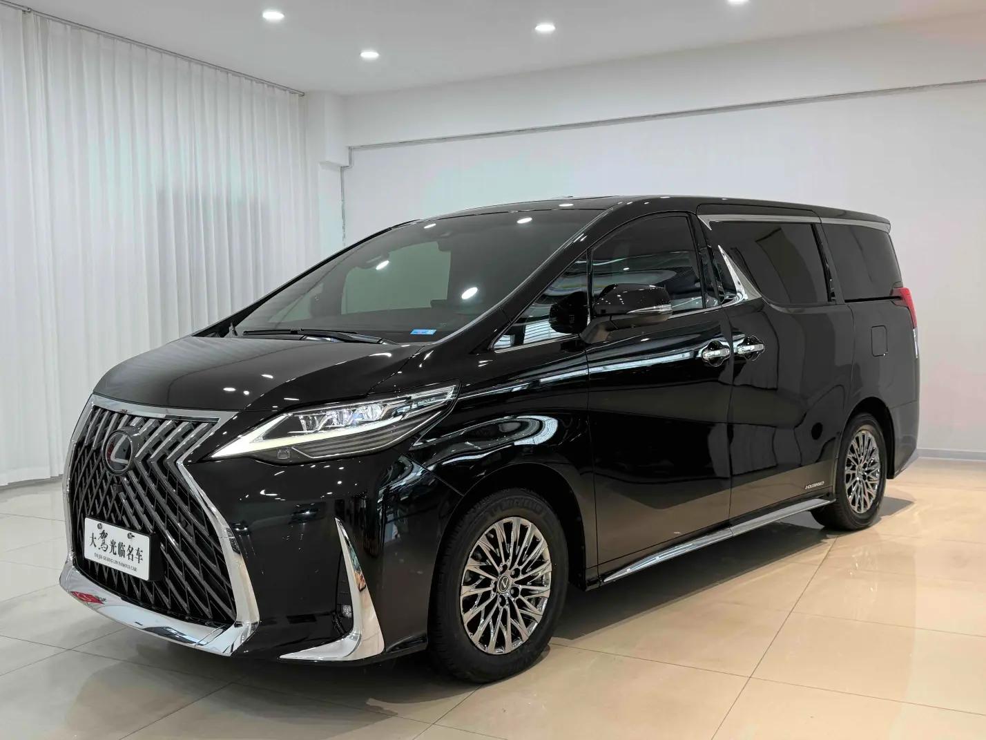 Lexus LM 2022 г. 40073 км.