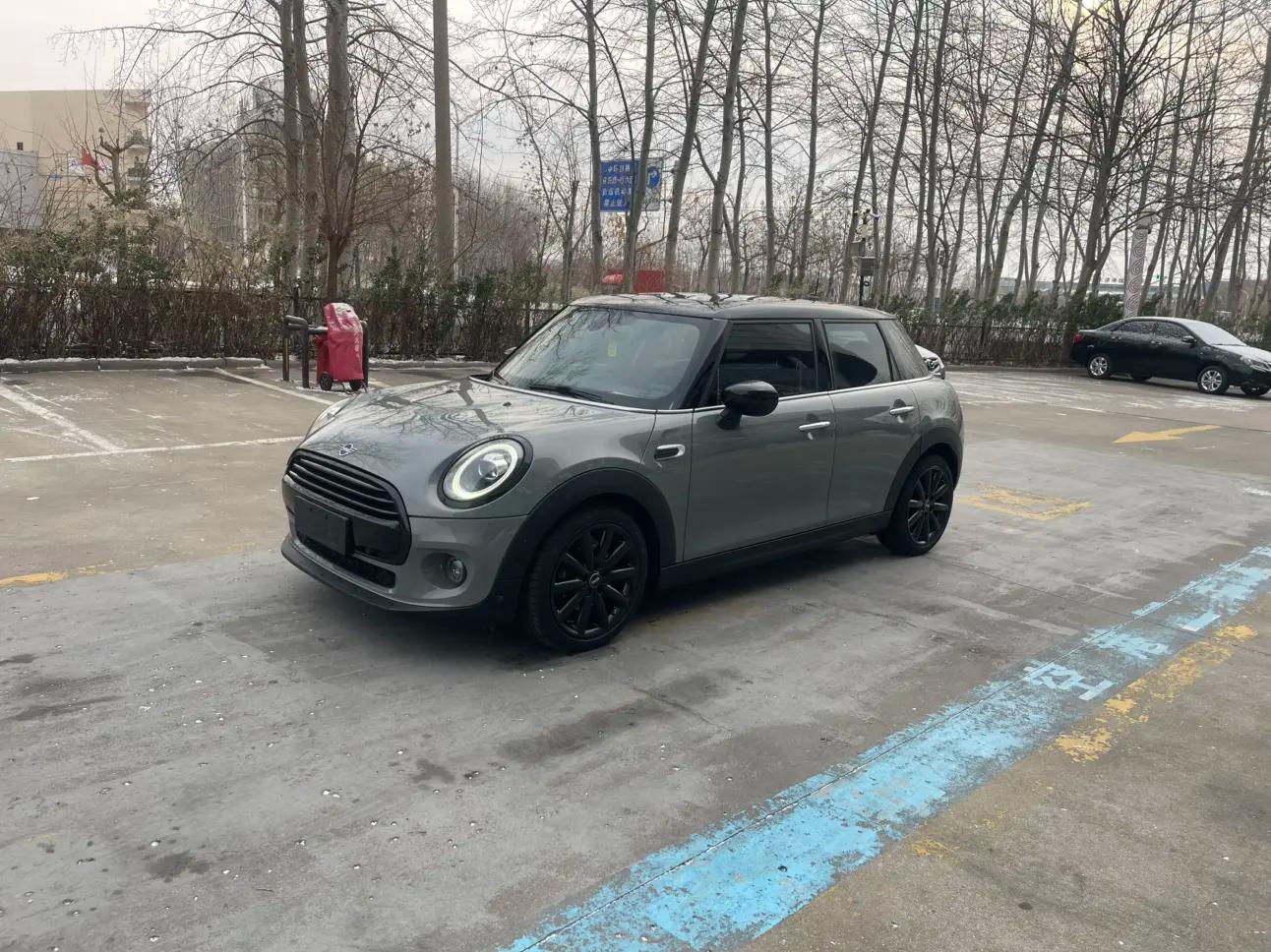 MINI 2021 г. 31135 км.