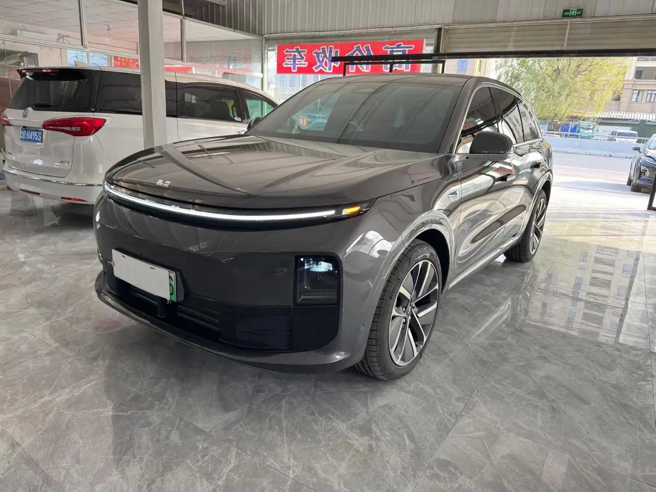 Lixiang L6 2025 г. 13089 км.