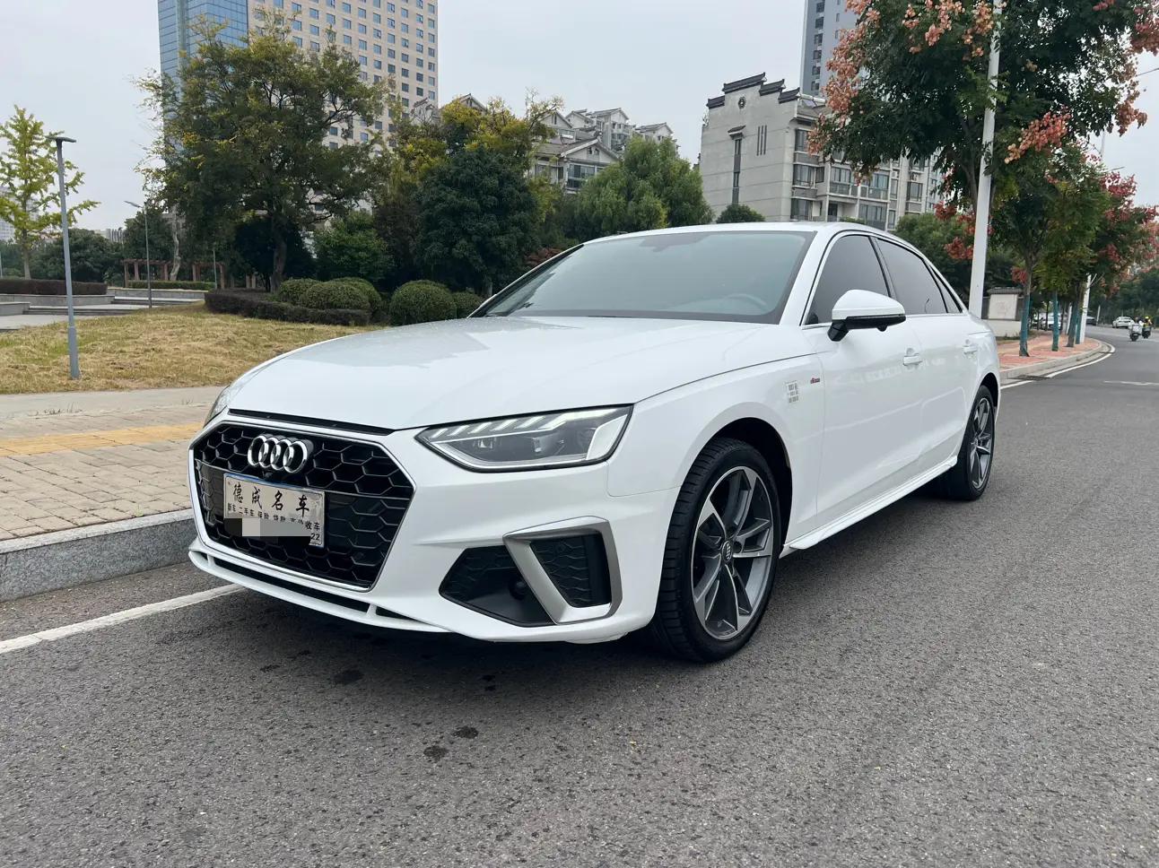 Audi A4L 2021 г. 48101 км.