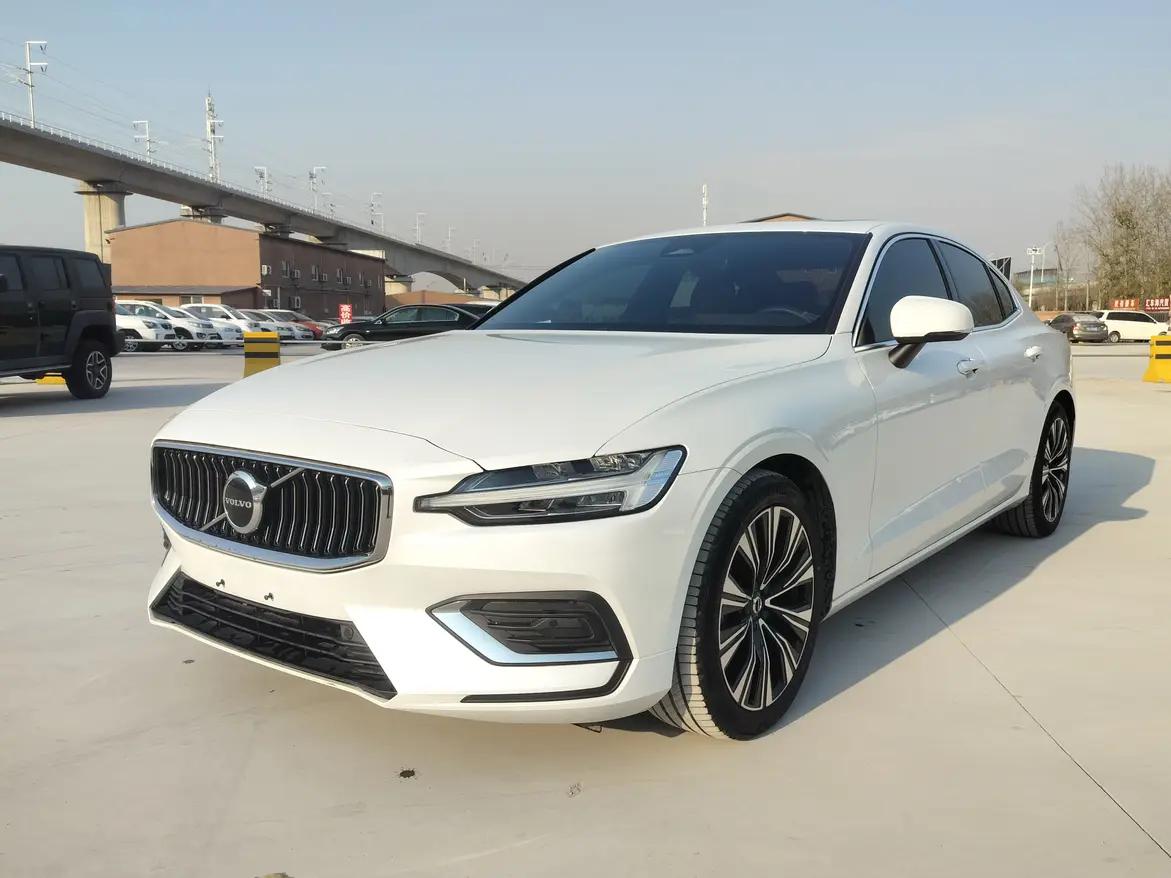 Volvo S60 2024 г. 32146 км.