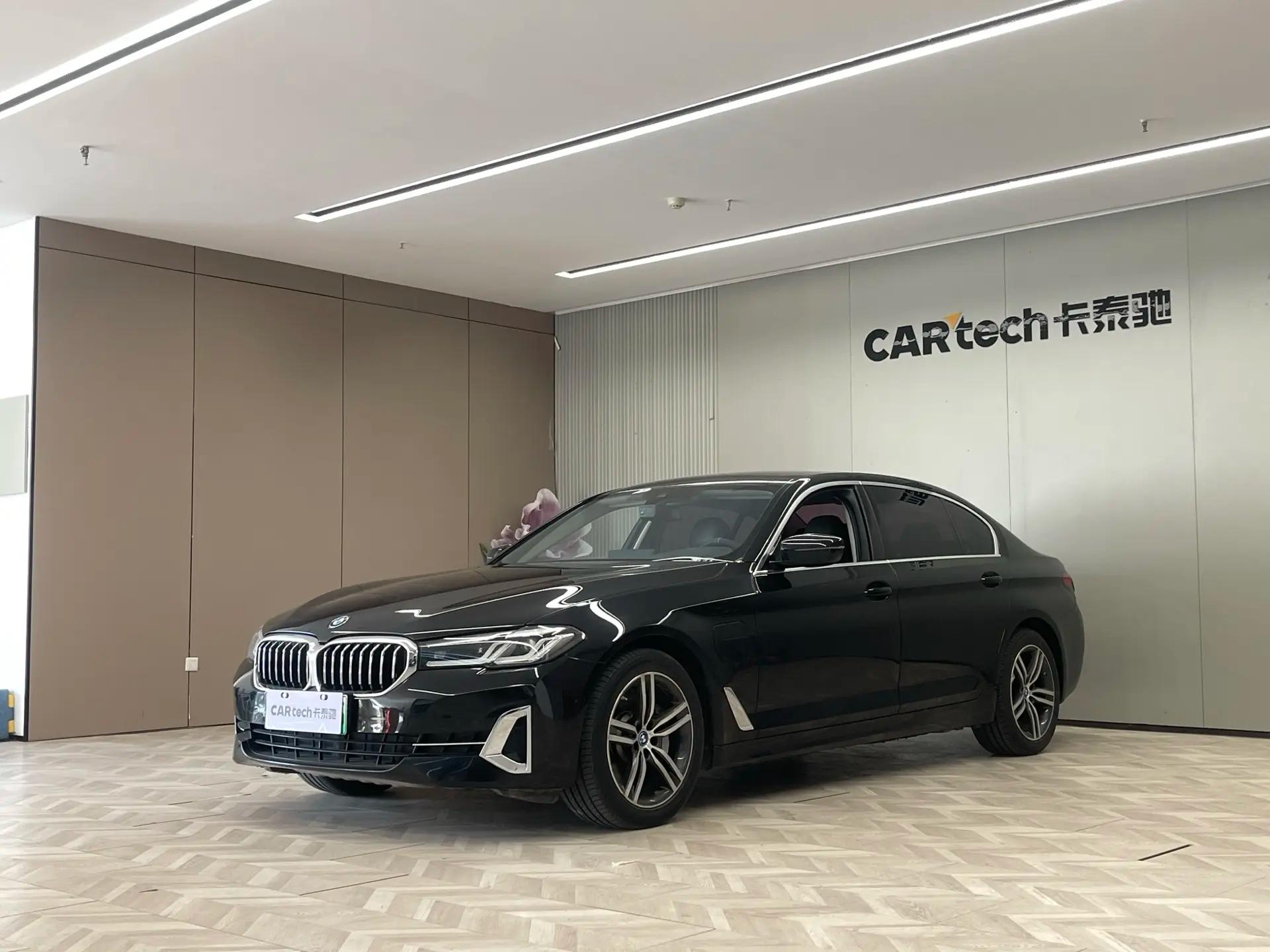 BMW 5 Series PHEV 2022 г. 62124 км.