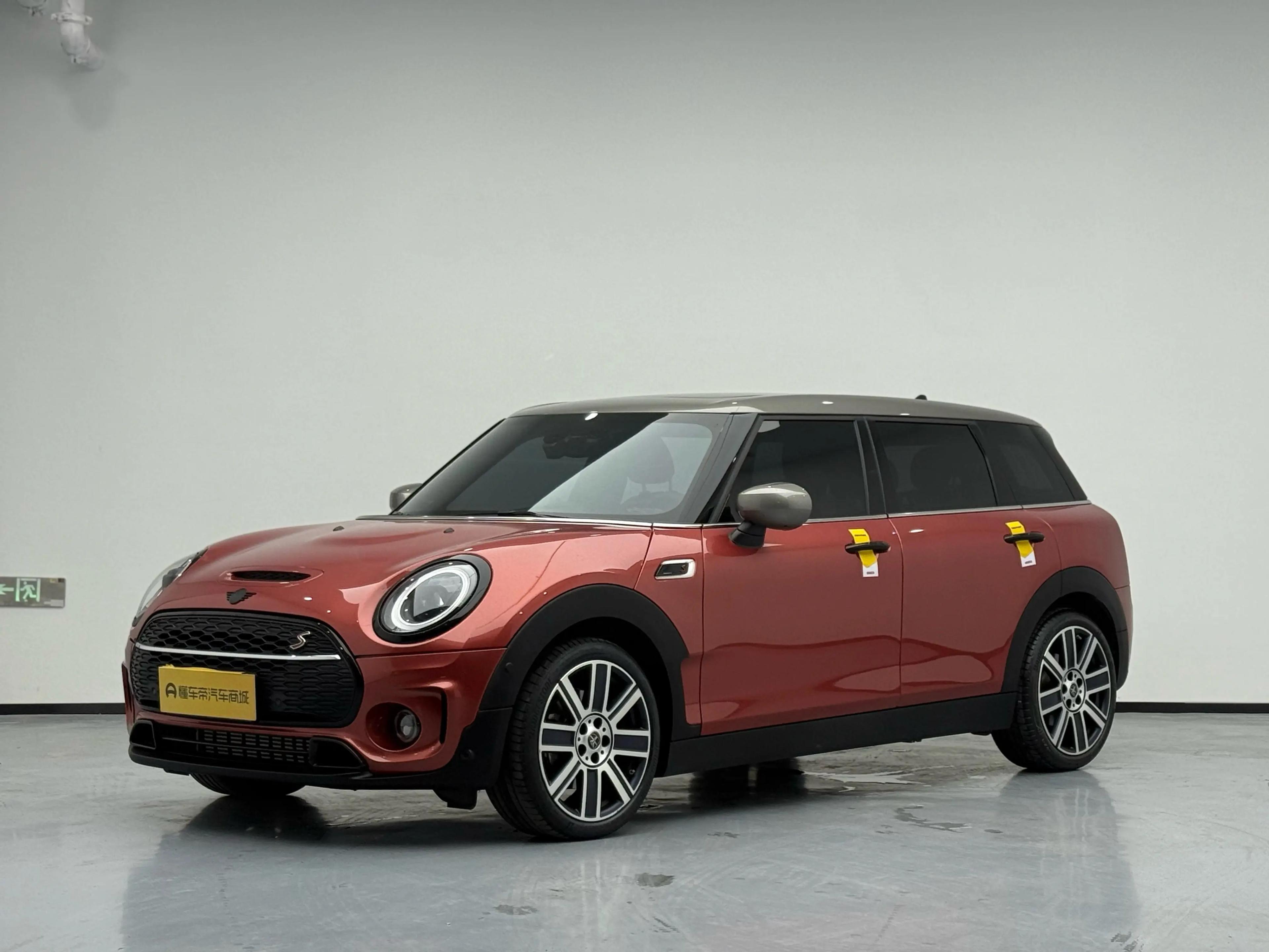 MINI CLUBMAN 2024 г. 12621 км.