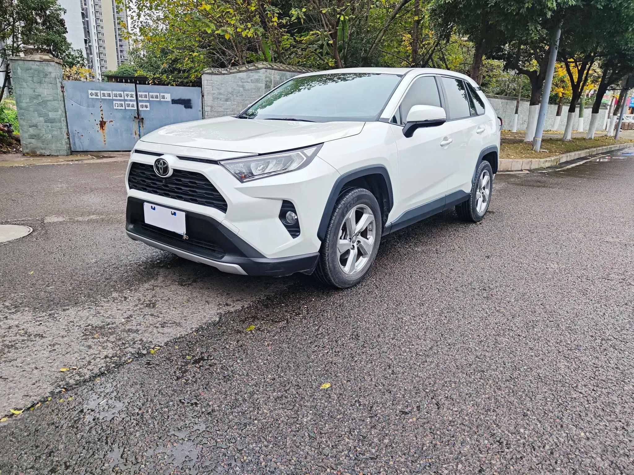Toyota RAV4 2021 г. 46083 км.