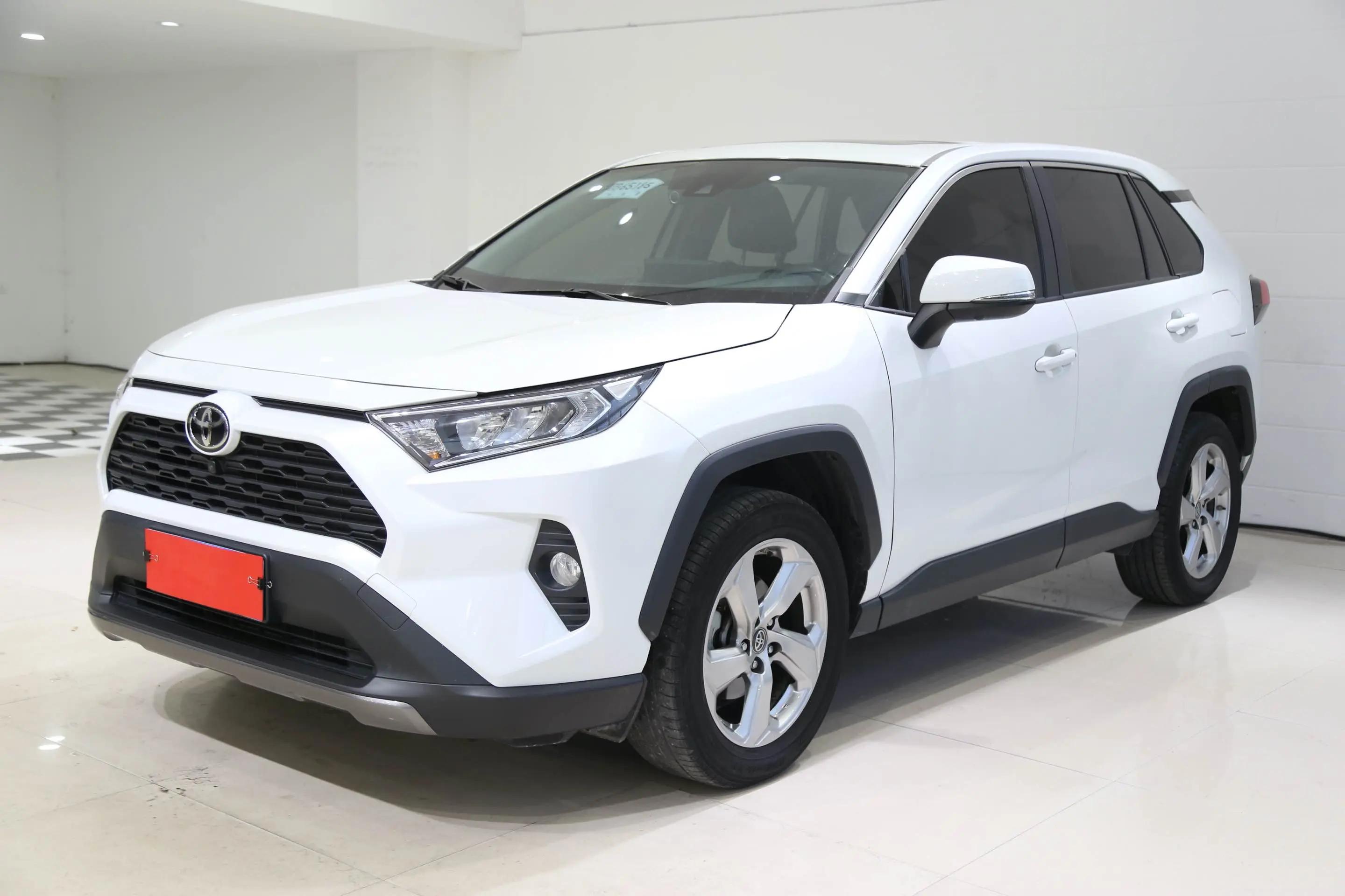 Toyota RAV4 2021 г. 29072 км.