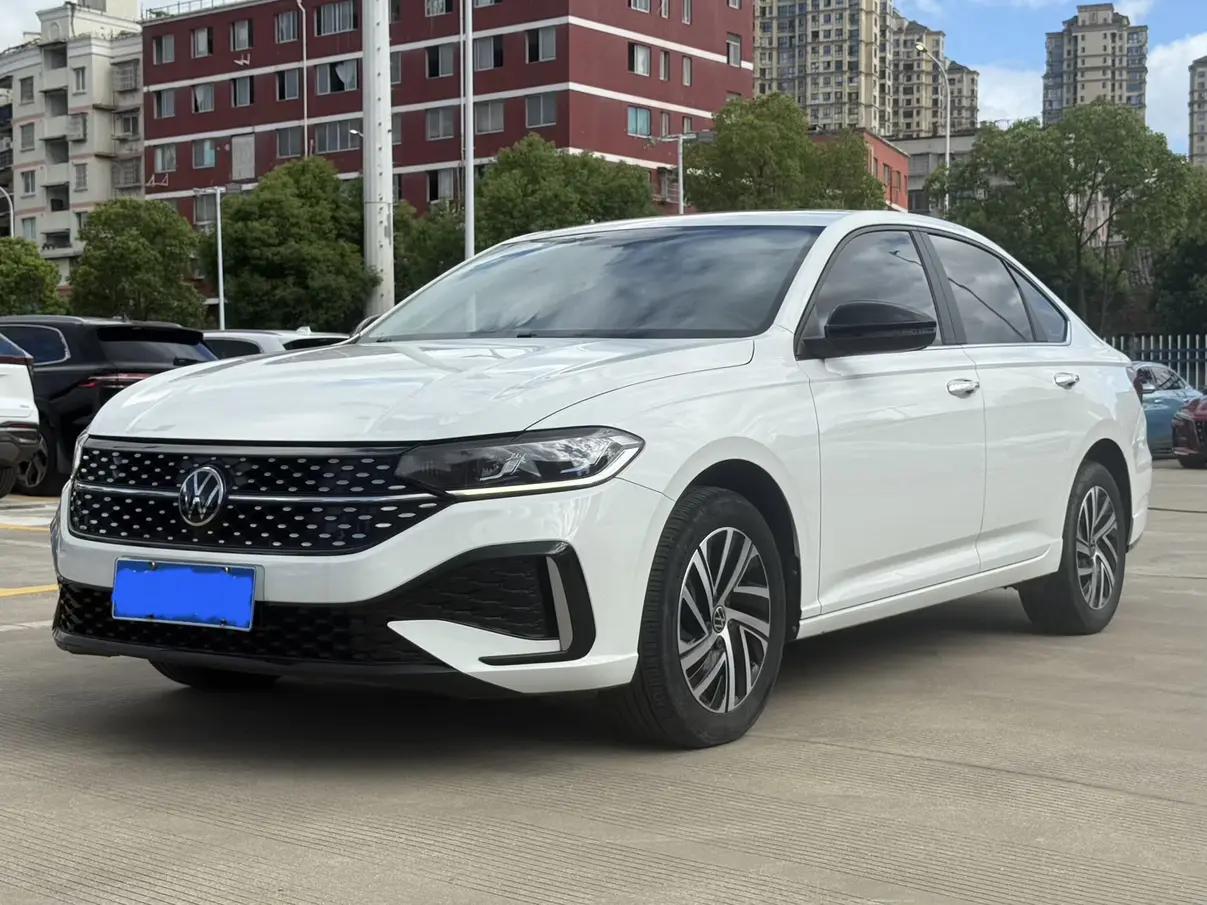 Volkswagen Lavida 2024 г. 10135 км.