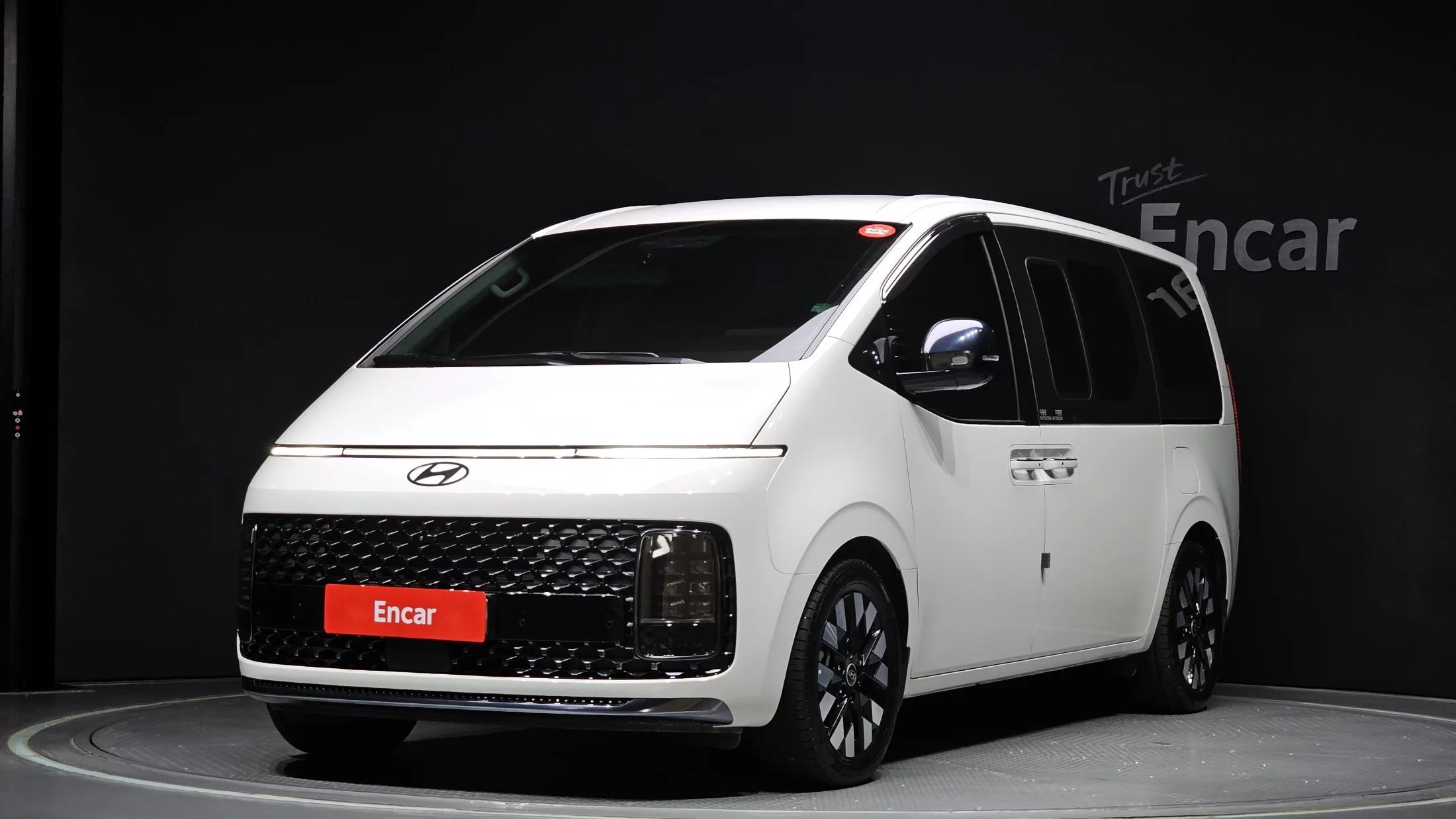 Hyundai Staria L3.5 Lounge 9-Seater Mobility, 2025 г. 24560 км.