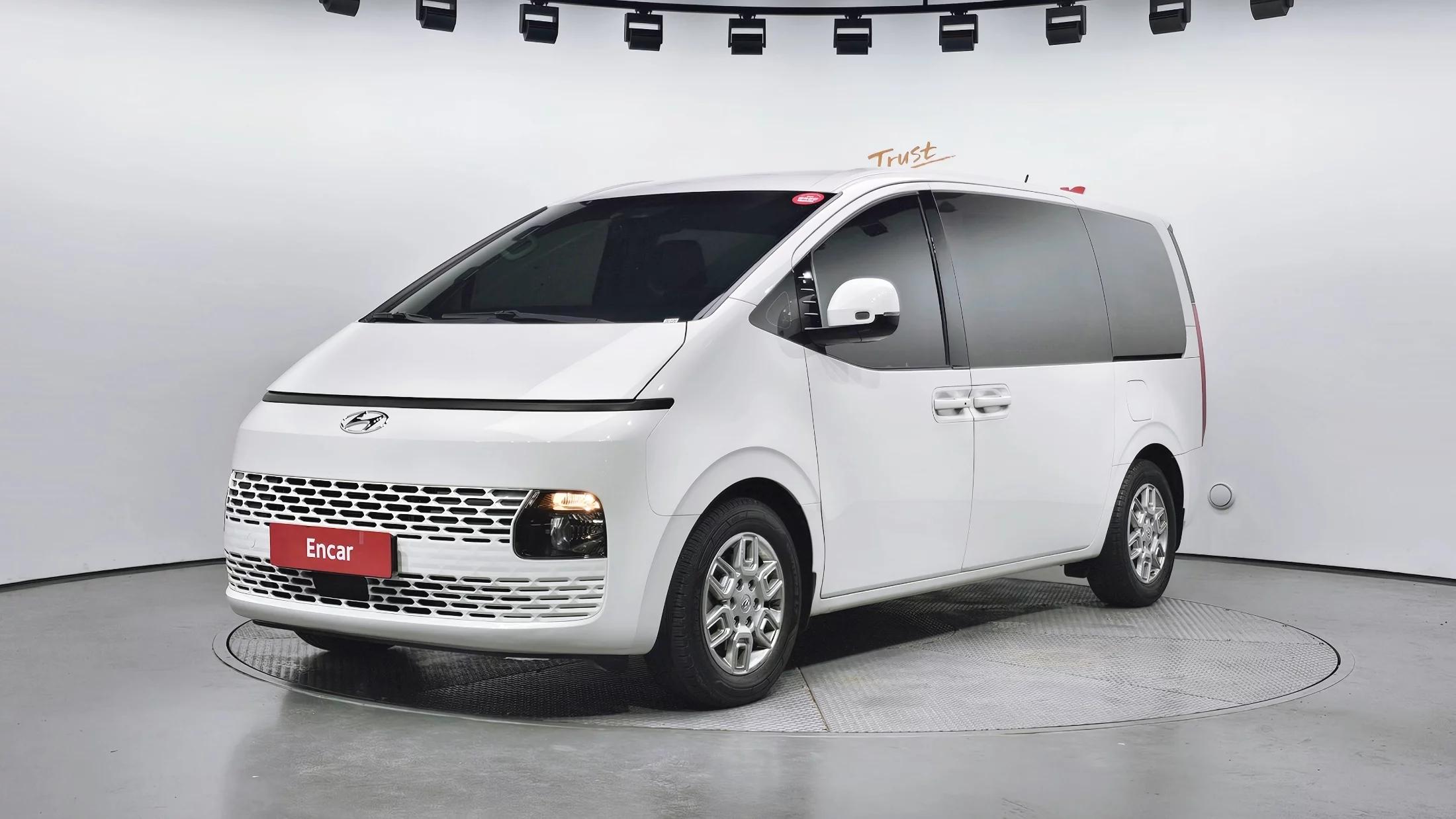 Hyundai Staria Tourer 11-Seater Modern, 2022 г. 58306 км.