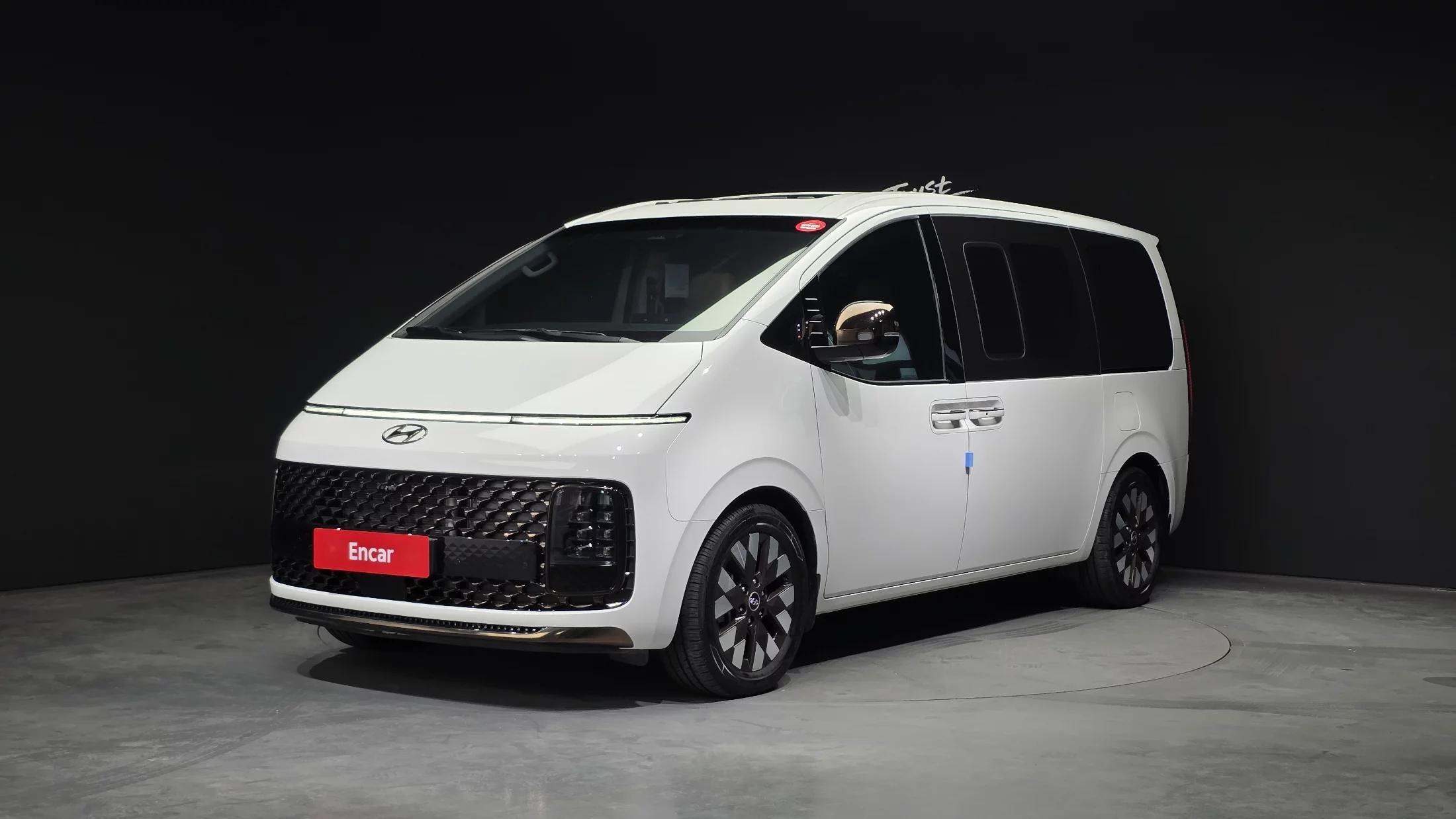 Hyundai Staria 4WD Lounge 7-Seater Inspiration, 2023 г. 55710 км.