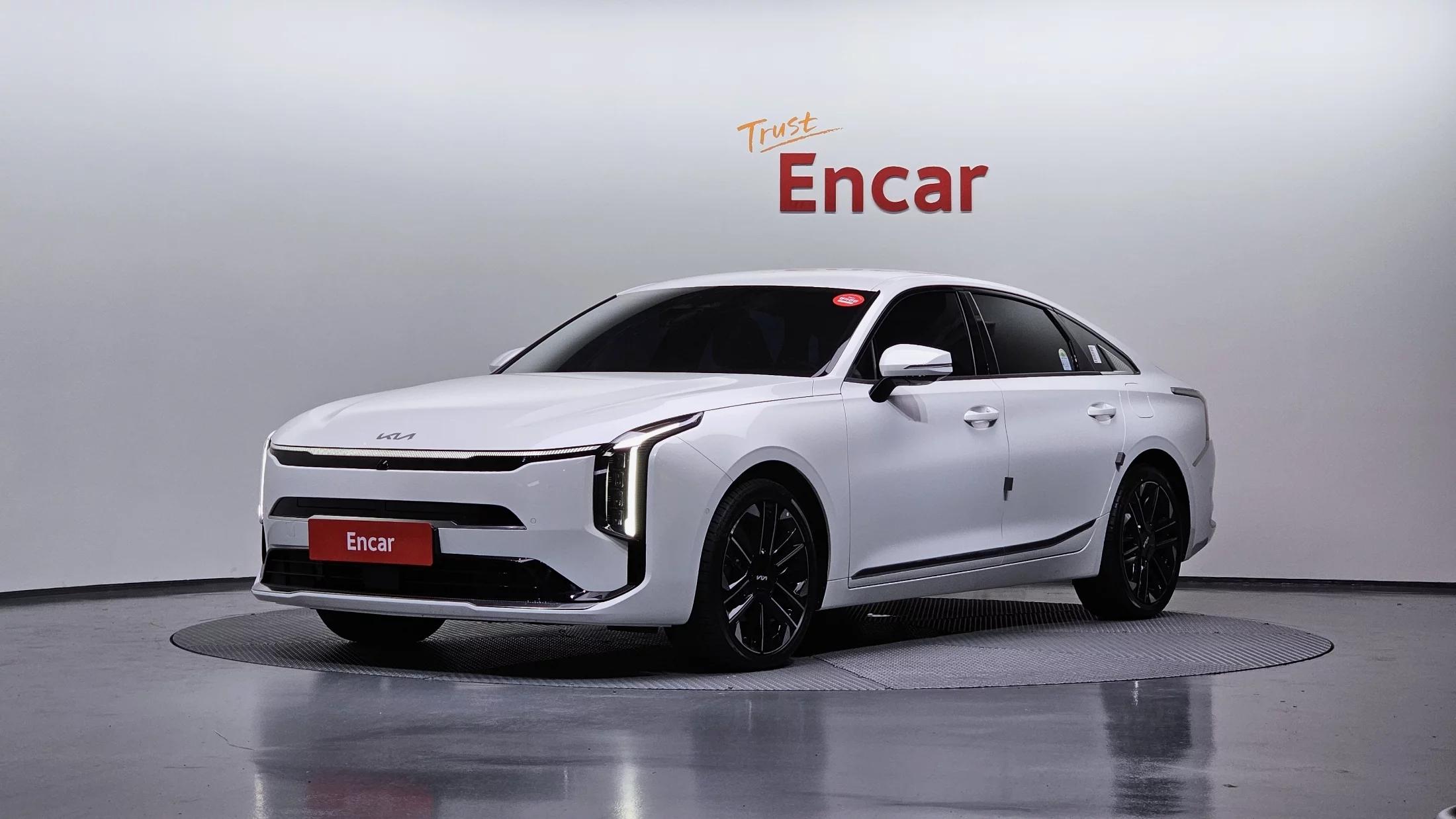 Kia K8 Noblesse, гибрид, 2024 г. 3564 км.