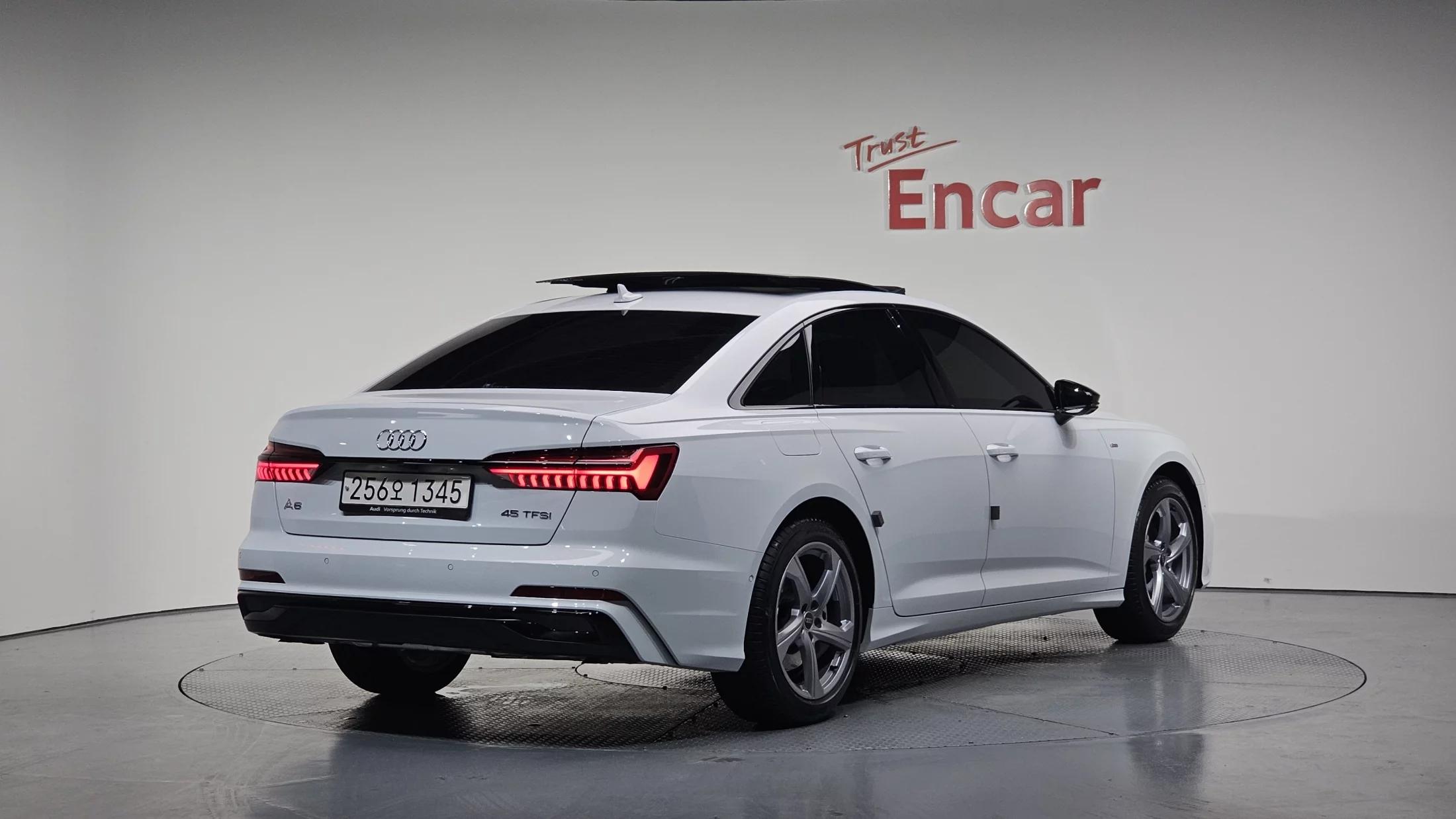 Audi A6 45 TFSI Premium, 2025 г. 4960 км.