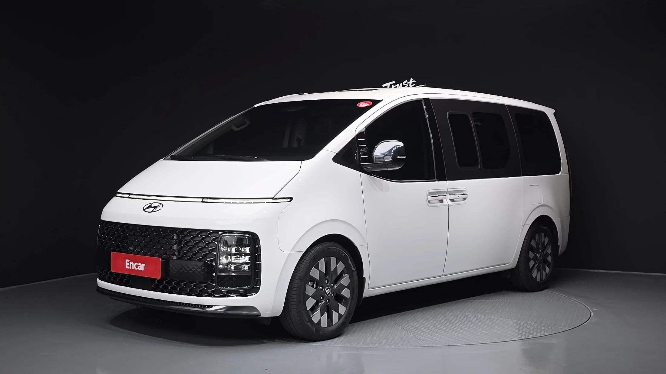 Hyundai Staria 4WD Lounge 9-Seater Inspiration, 2023 г. 26235 км.