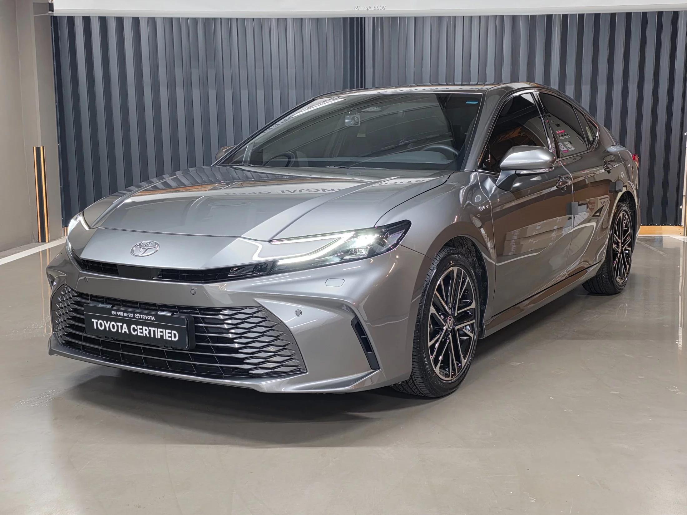 Toyota CAMRY 2.5 XLE Hybrid, гибрид, 2025 г. 4616 км.