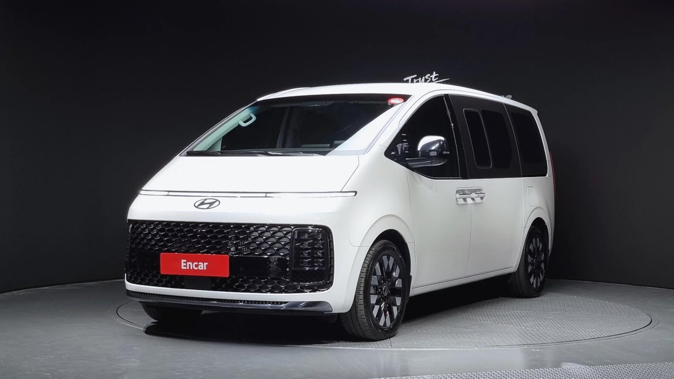Hyundai Staria HEV 1.6 Lounge 7-Seater Mobility, гибрид, 2024 г. 51947 км.